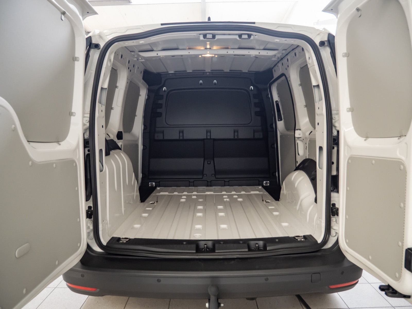 NFZ Caddy Cargo Motor: 1.5 l TSI EU6 85 kW Getriebe: 6-Gang-Schaltgetriebe Radstand: 2755 mm