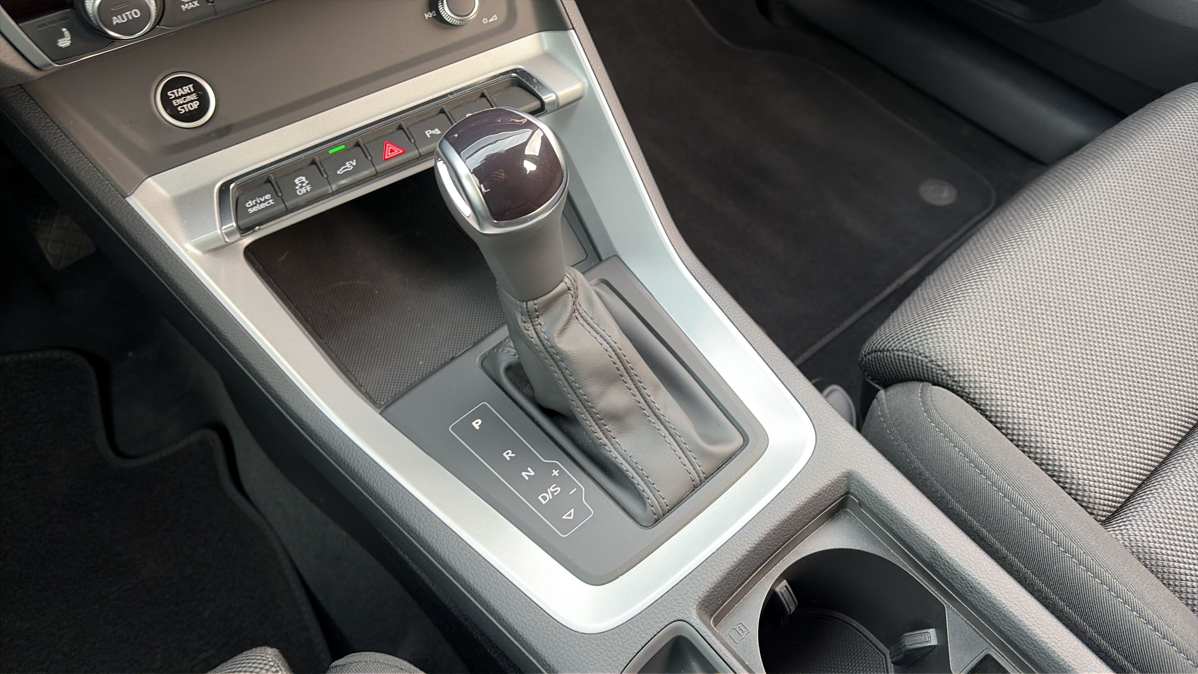 Q3 45 TFSI e AHK Rückfahrkamera LED 2xKlima AHK