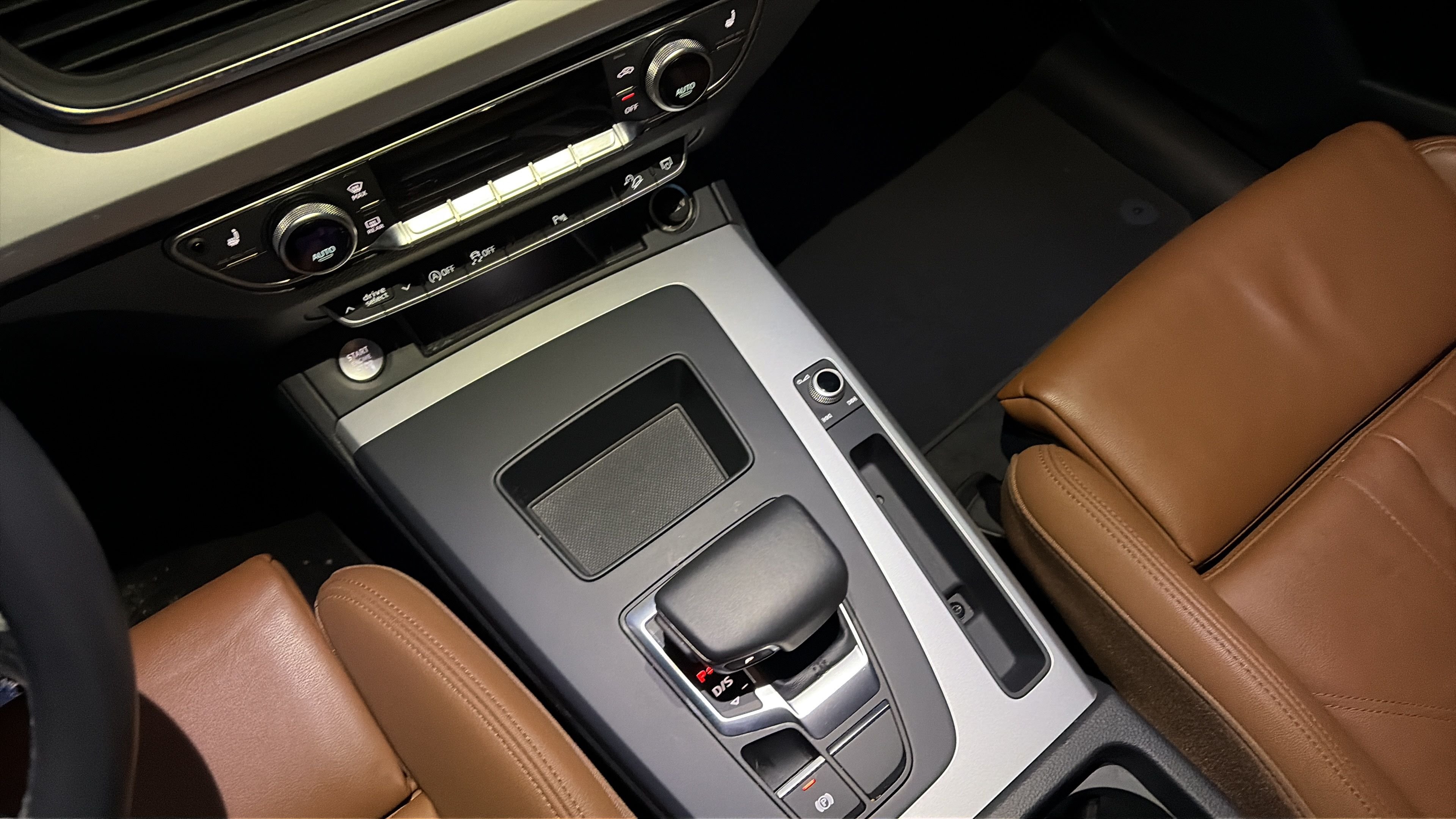 Q5 40 TDI quattro Smartphone Interface Pano Rückfahrk