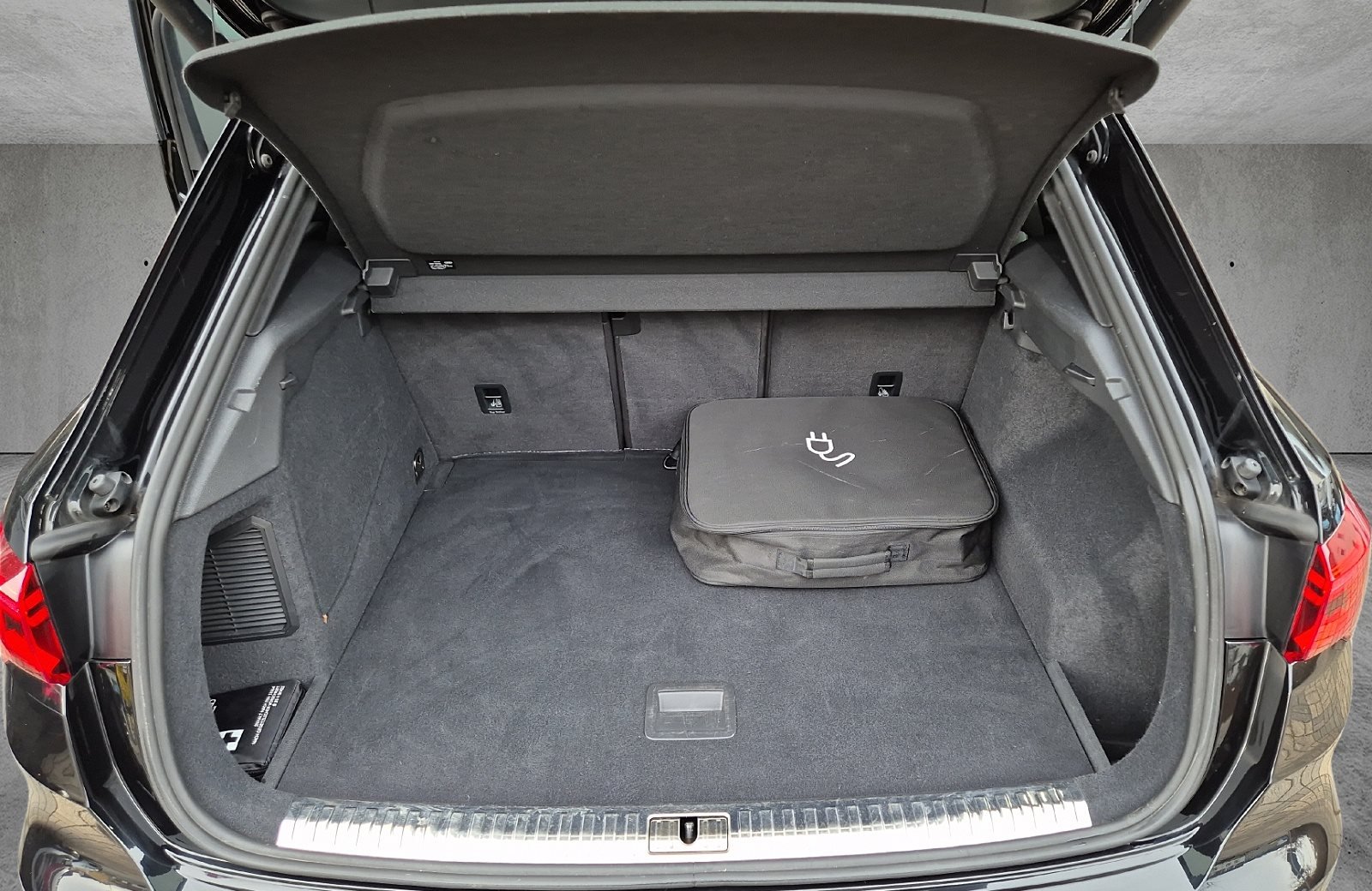 Q3 45 TFSI e AHK Navi S line 2xKlima AHK AUT LED