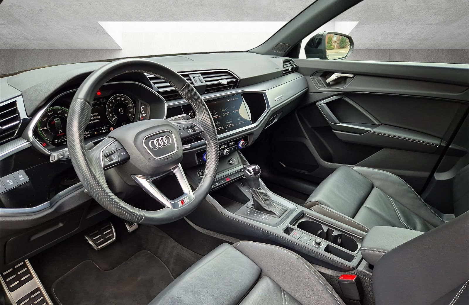 Q3 45 TFSI e AHK Navi S line 2xKlima AHK AUT LED