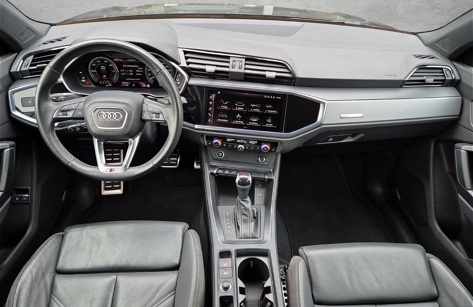 Q3 45 TFSI e AHK Navi S line 2xKlima AHK AUT LED