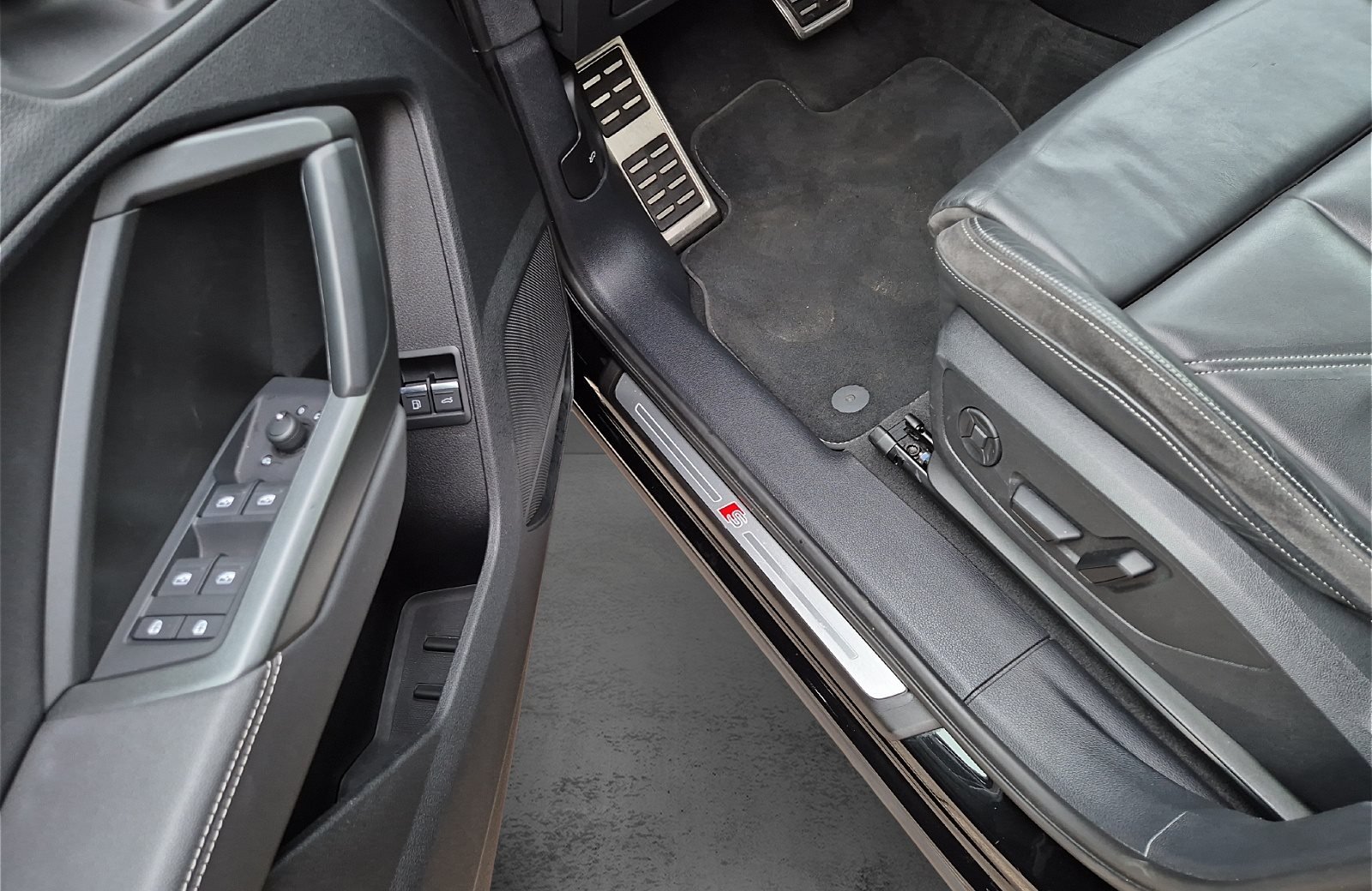 Q3 45 TFSI e AHK Navi S line 2xKlima AHK AUT LED