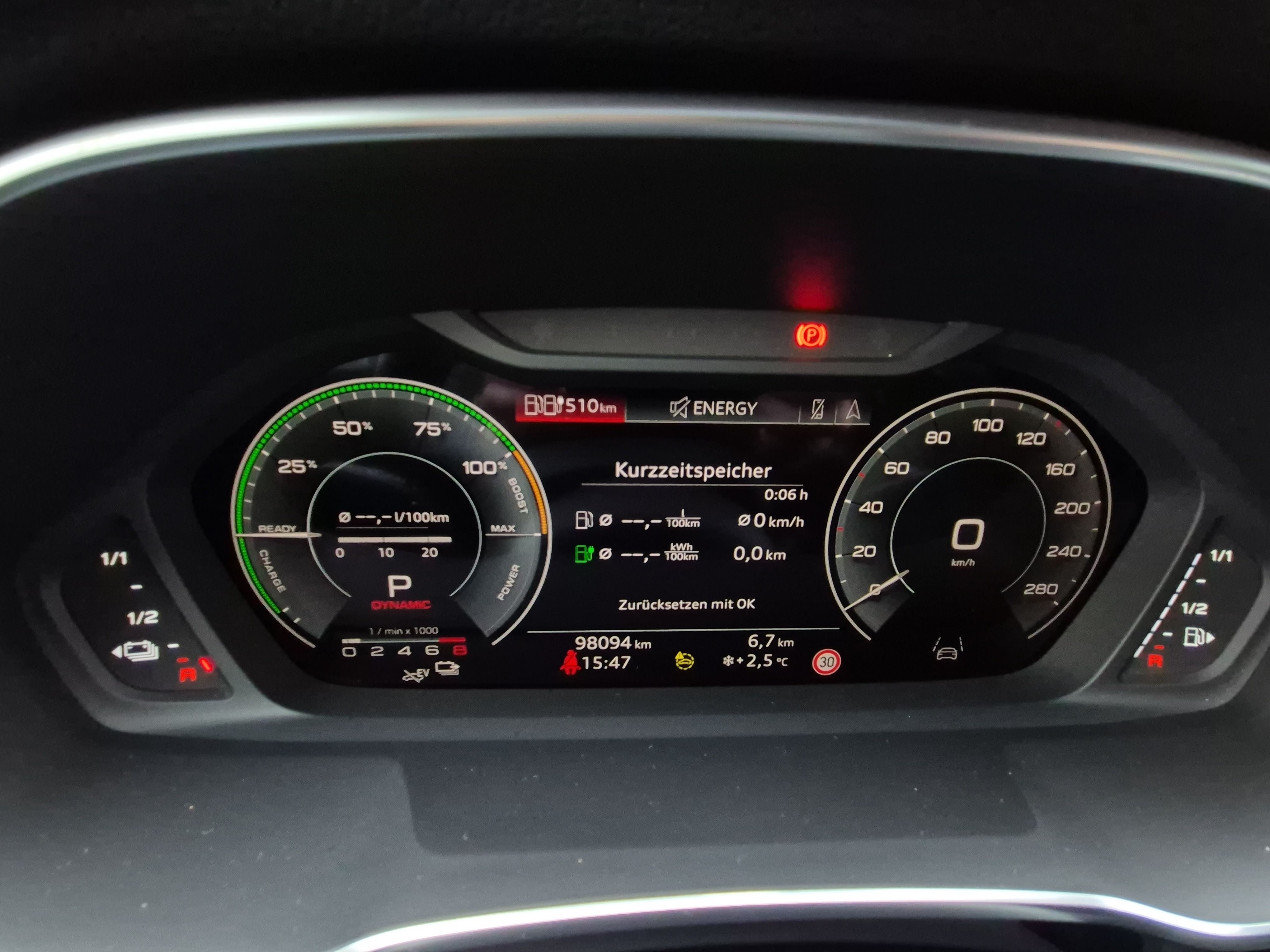 Q3 45 TFSI e AHK Navi S line 2xKlima AHK AUT LED