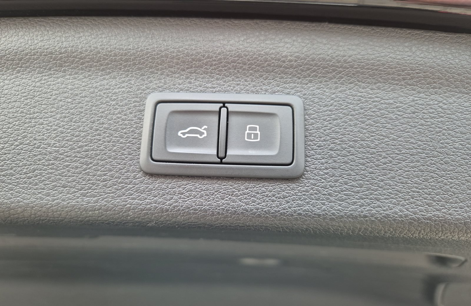 Q3 45 TFSI e AHK Navi S line 2xKlima AHK AUT LED