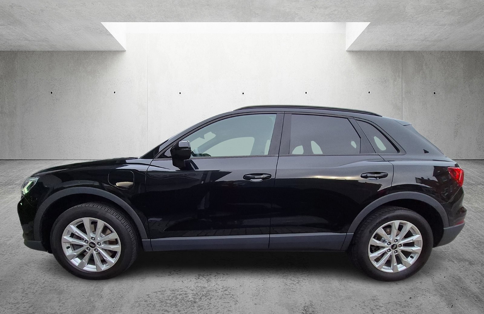 Q3 45 TFSI e AHK Navi S line 2xKlima AHK AUT LED