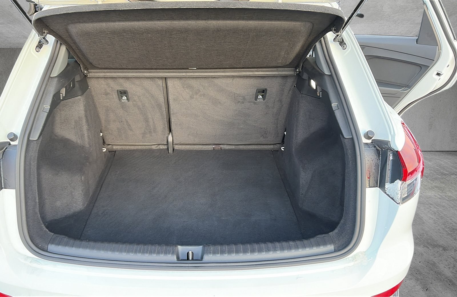 Q4 e-tron 40 e-tron S line AUT KlimaA LED LM PDC