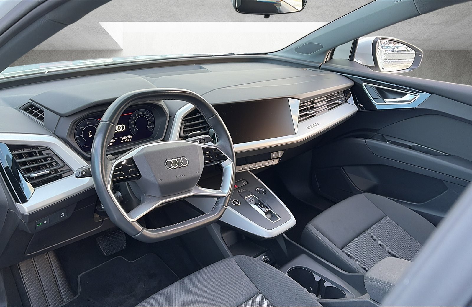 Q4 e-tron 40 e-tron S line AUT KlimaA LED LM PDC