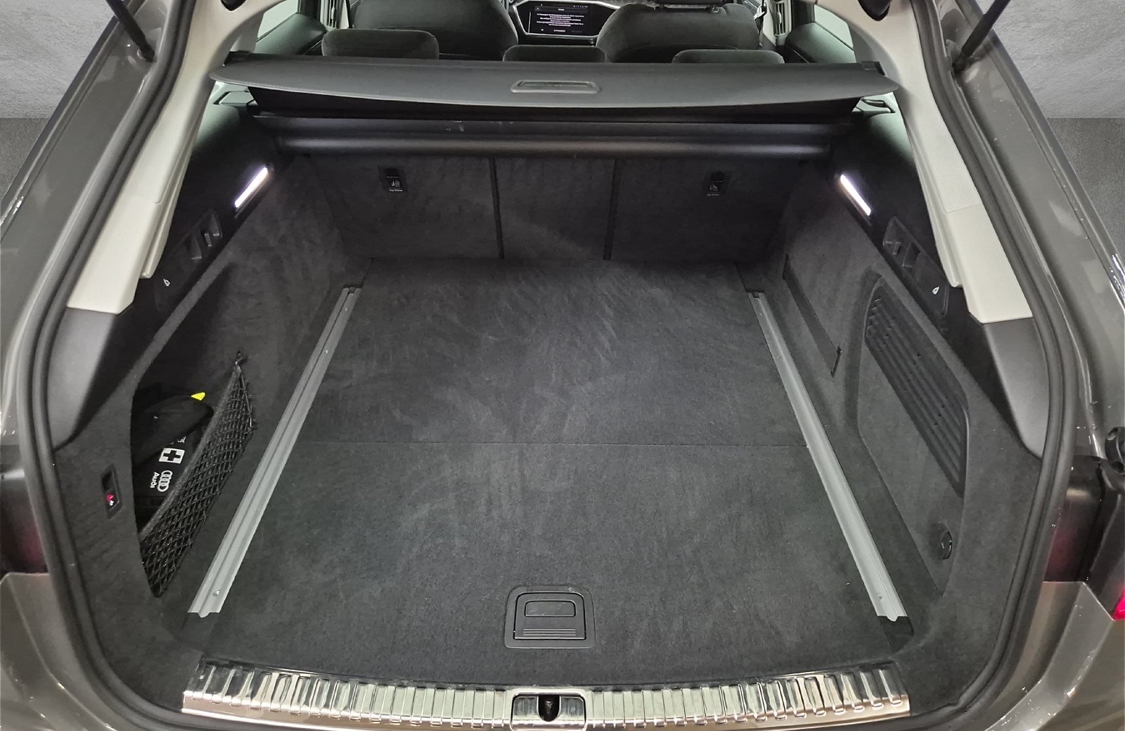 A6 Avant 40 TDI sport AHK Smartphone Interface Pano