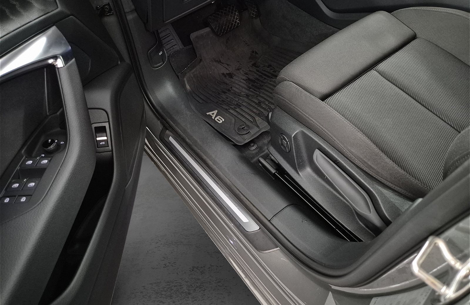 A6 Avant 40 TDI sport AHK Smartphone Interface Pano