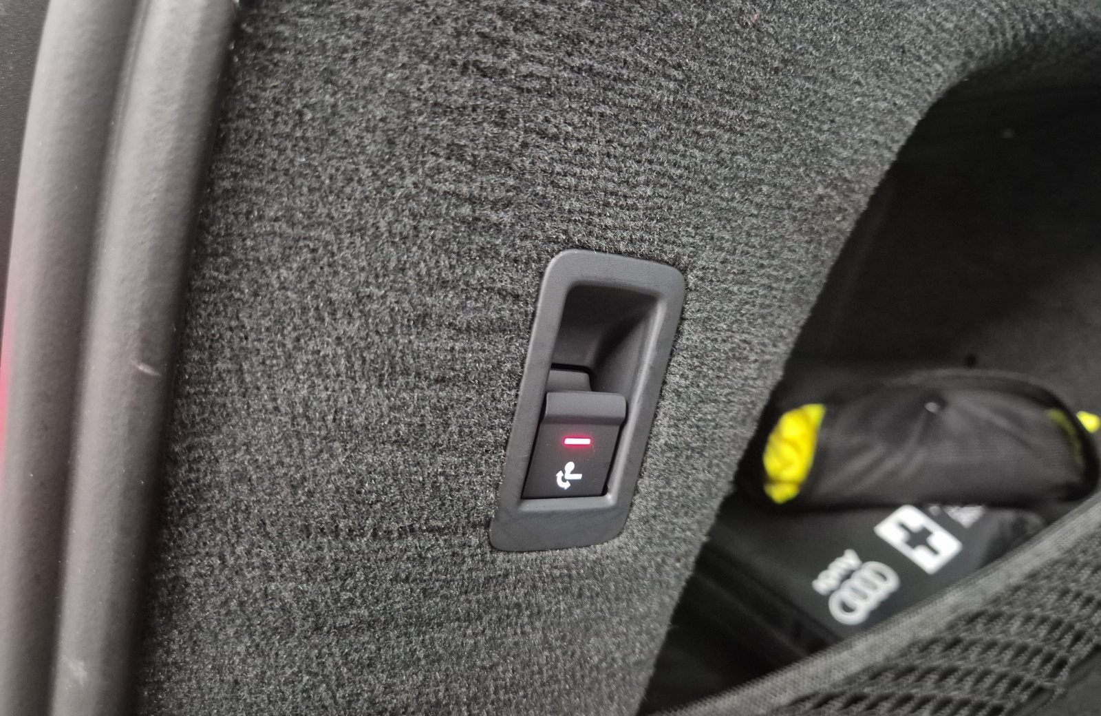 A6 Avant 40 TDI sport AHK Smartphone Interface Pano