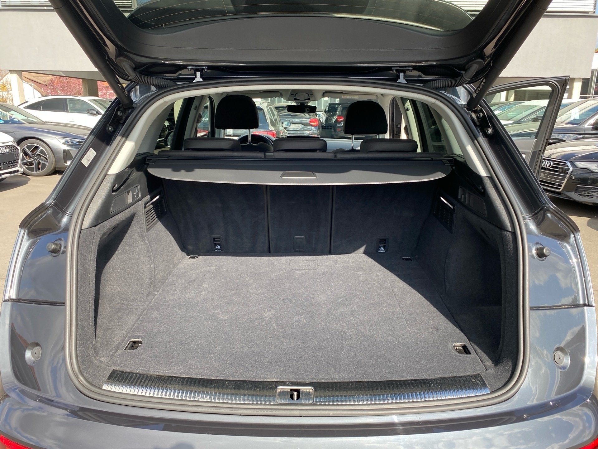 Q5 50 TFSI e quattro AHK Navi Standklima AHK AUT