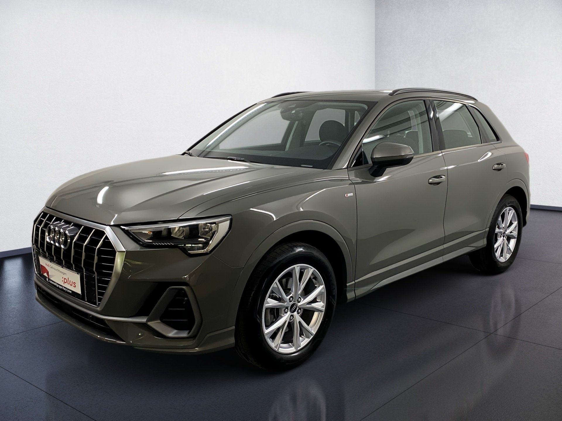 Q3 35 TFSI AHK S line 2xKlima AHK Akustikglas LM