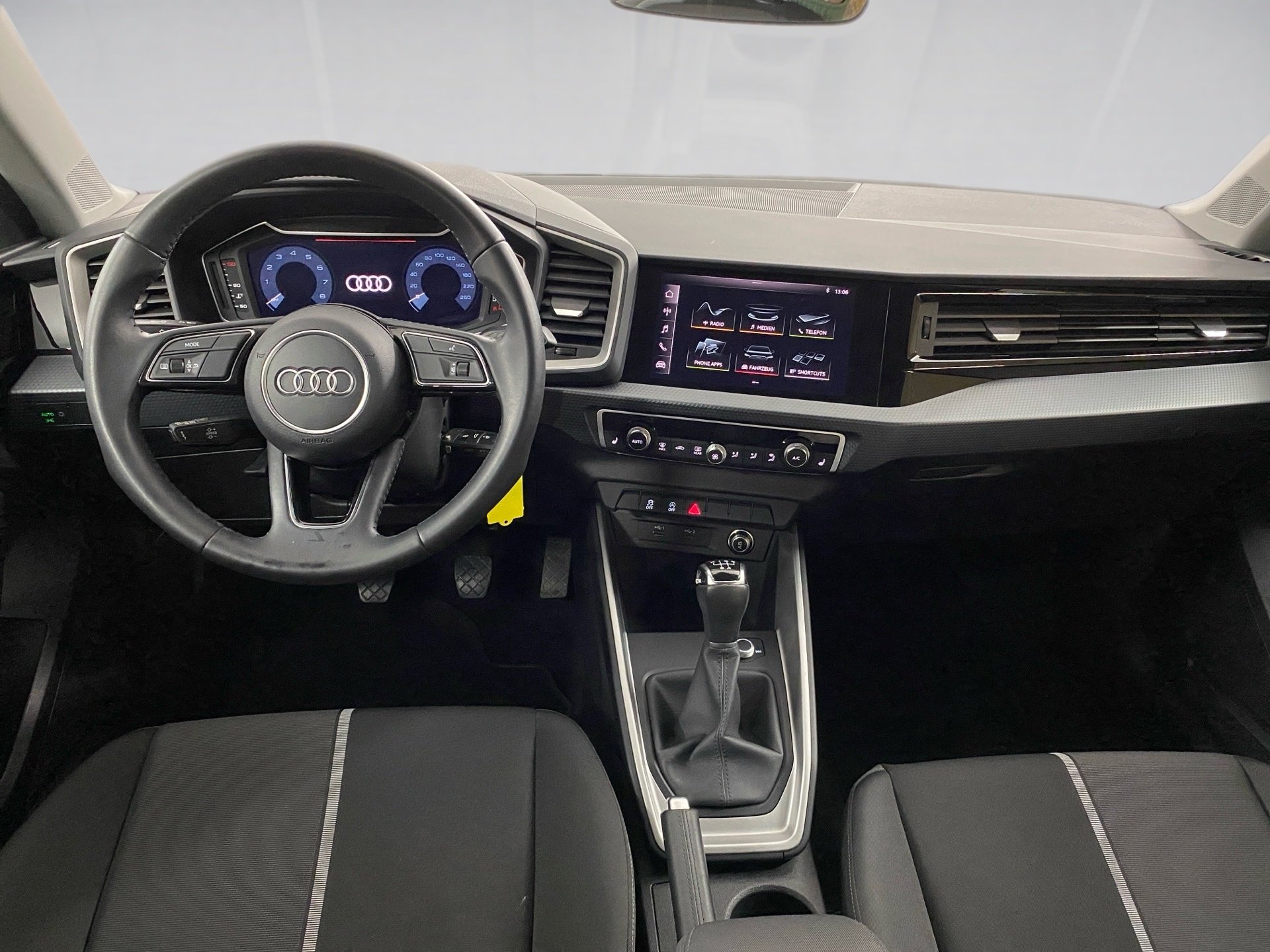 A1 Sportback advanced 25 TFSI Smartphone Interface