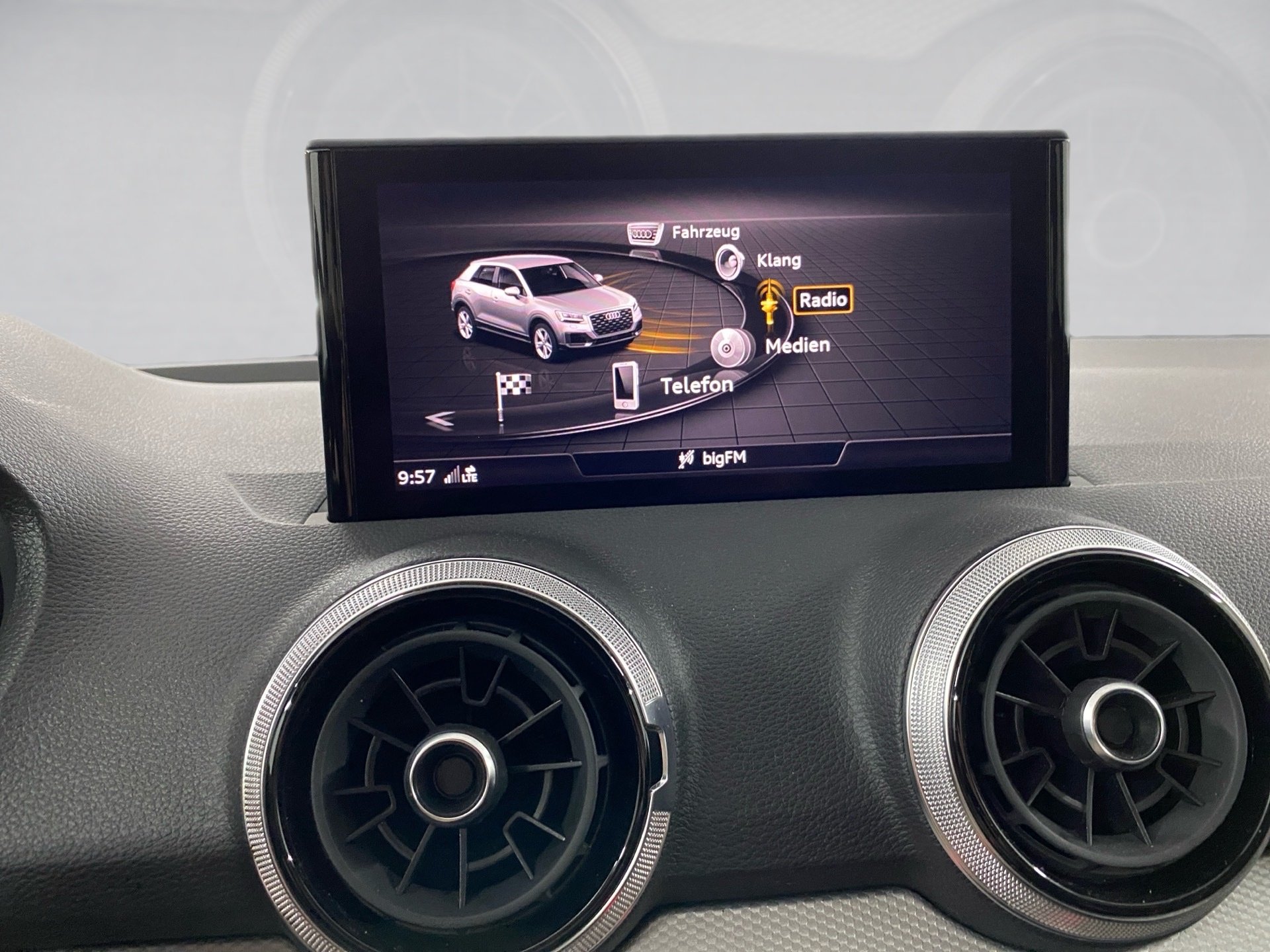 Q2 35 TFSI S line Navi LED LM Navi PDC SHZ