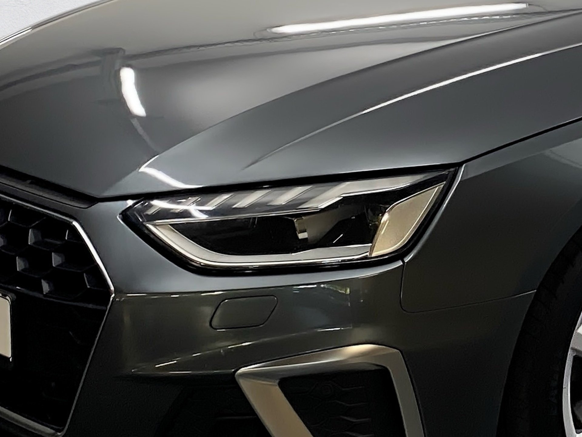 A4 Avant 35 TFSI S line LED Smartphone Interface