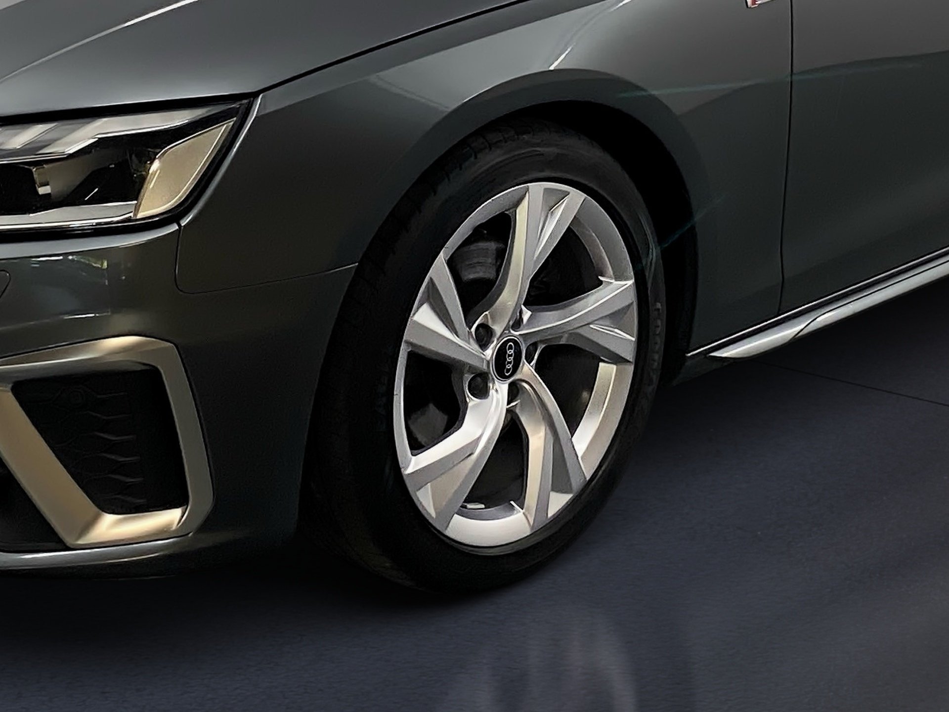 A4 Avant 35 TFSI S line LED Smartphone Interface