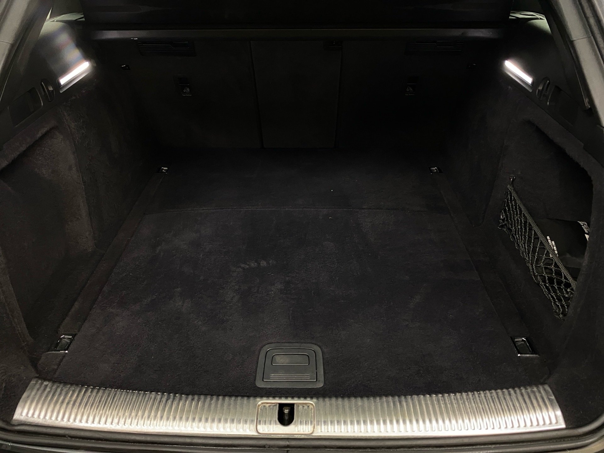 A4 Avant 35 TFSI S line LED Smartphone Interface