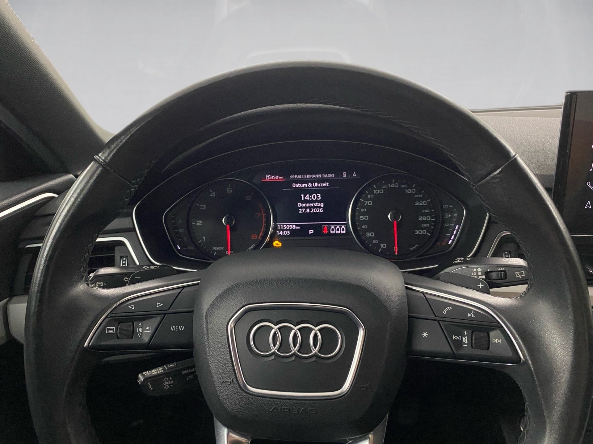 A4 Avant 35 TFSI S line LED Smartphone Interface