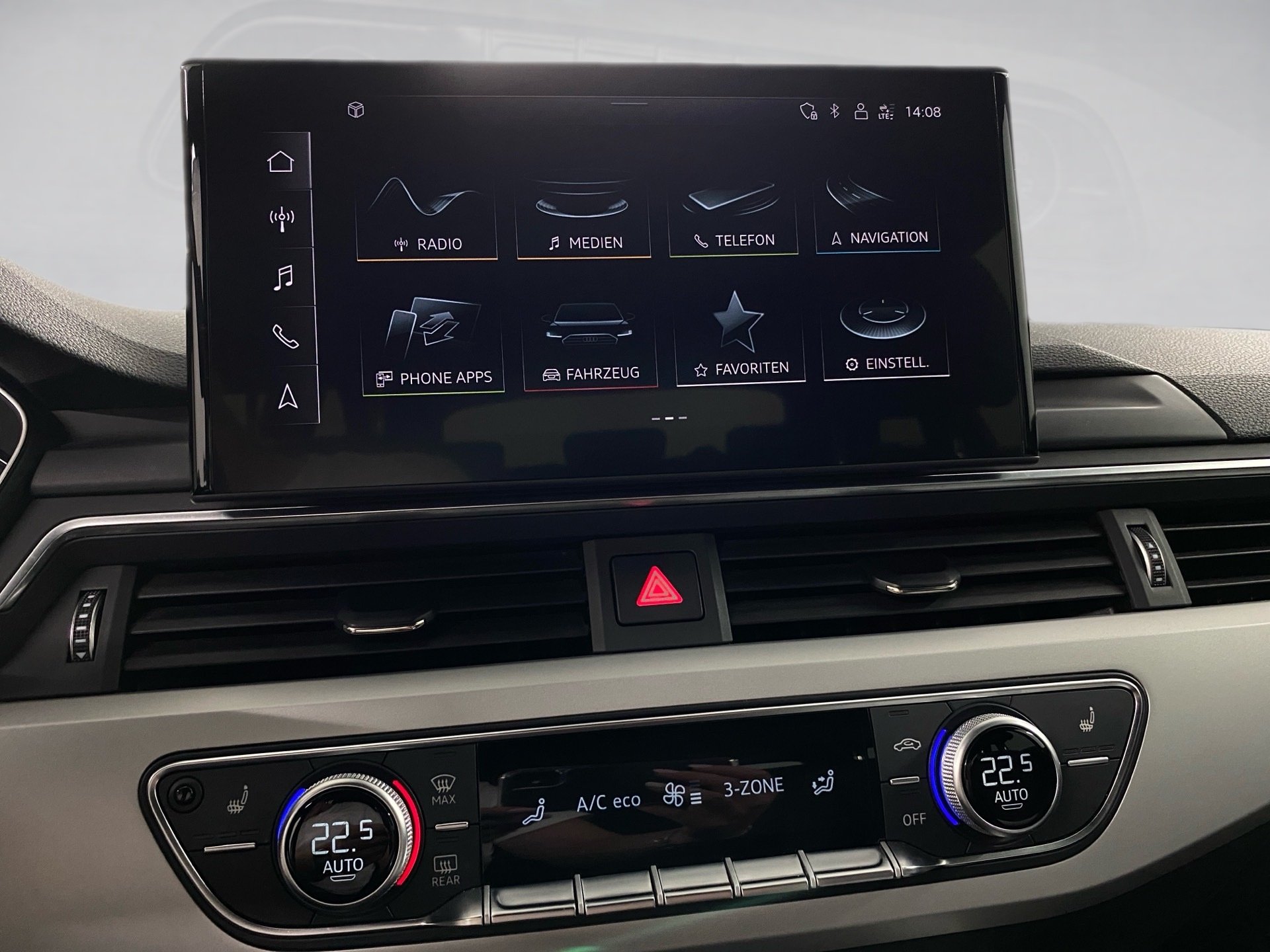 A4 Avant 35 TFSI S line LED Smartphone Interface