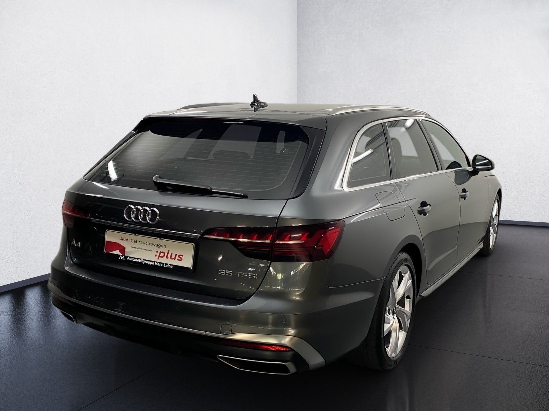 A4 Avant 35 TFSI S line LED Smartphone Interface