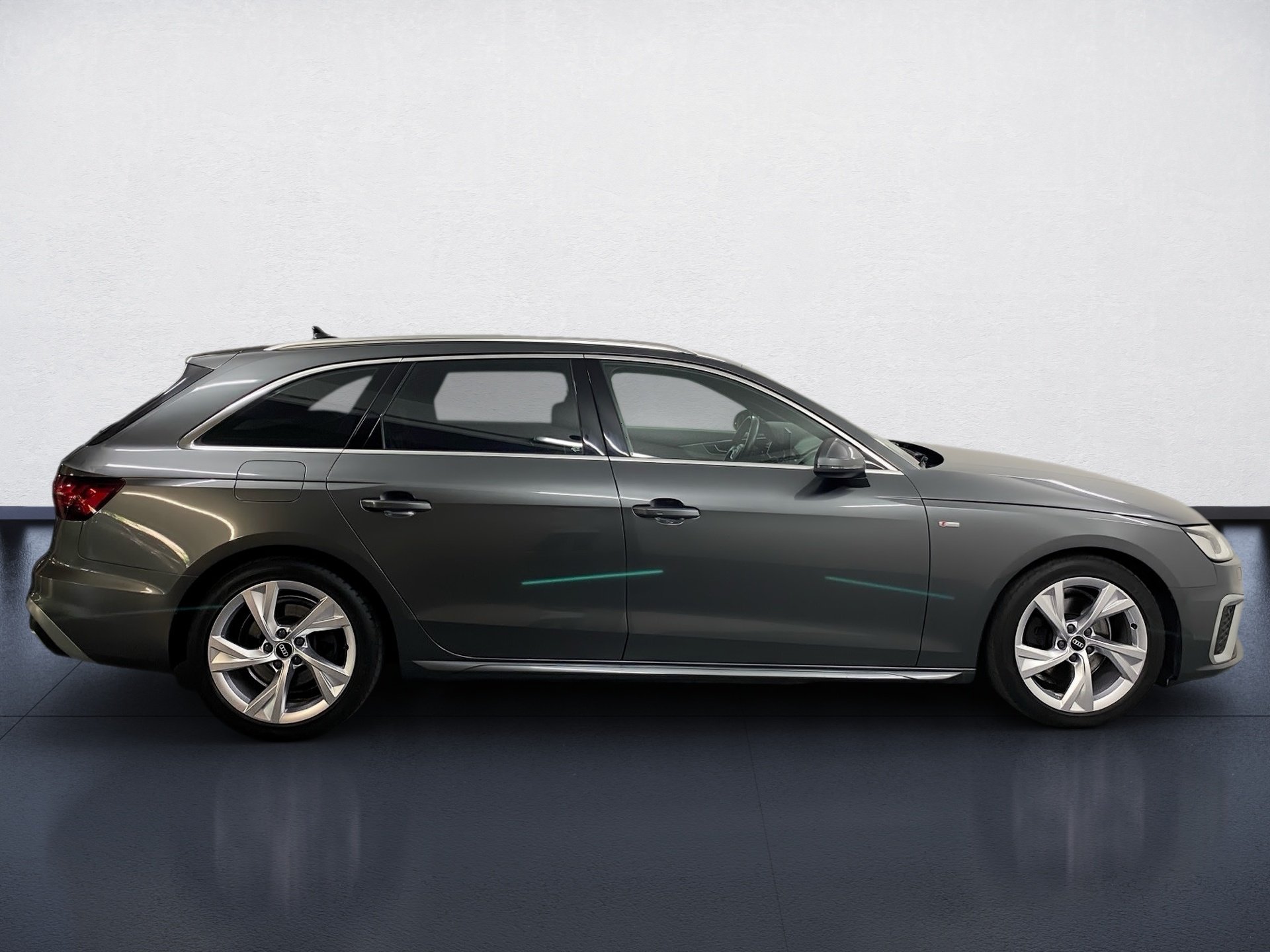 A4 Avant 35 TFSI S line LED Smartphone Interface