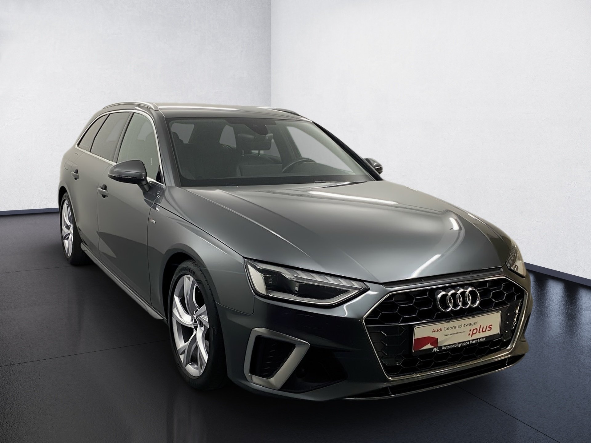 A4 Avant 35 TFSI S line LED Smartphone Interface