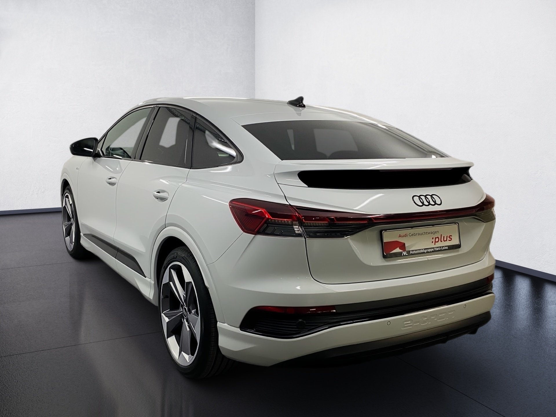 Q4 Sportback e-tron 35 e-tron 125 kW 2x S line Matrix-LED