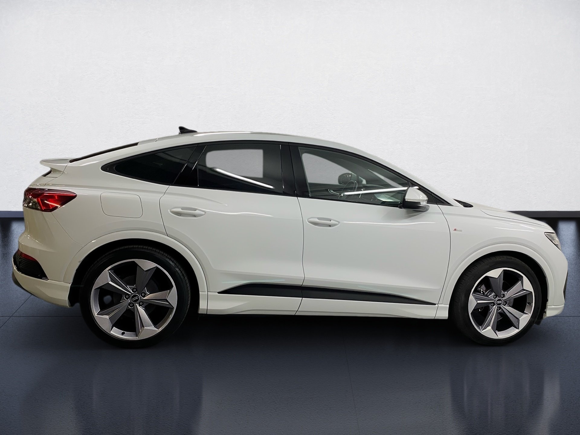 Q4 Sportback e-tron 35 e-tron 125 kW 2x S line Matrix-LED
