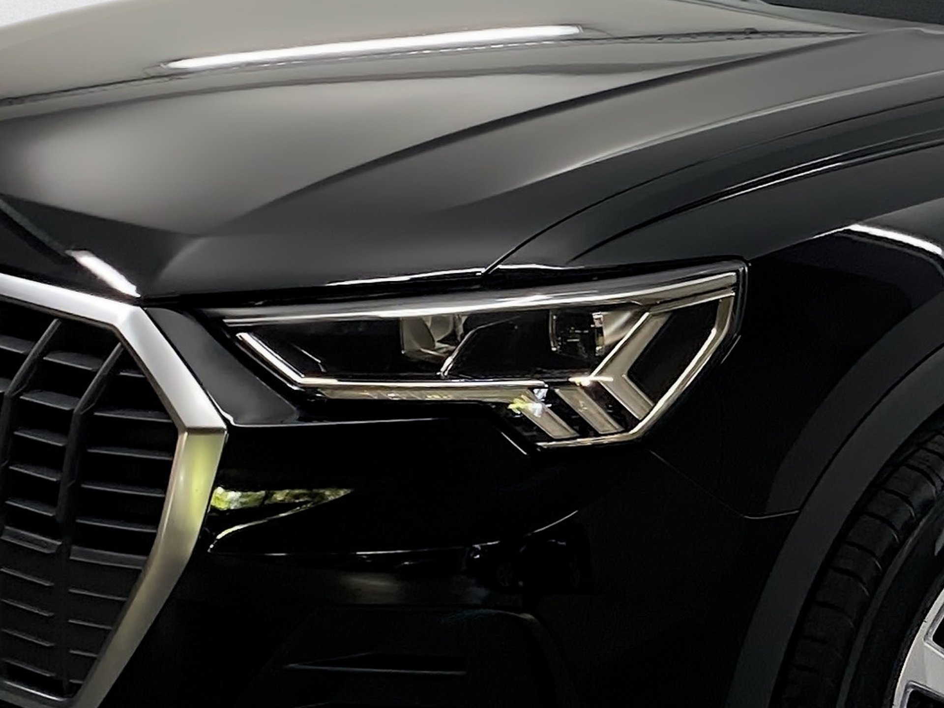 Q3 35 TFSI AHK Navi+ LED 2xKlima AHK AUT KlimaA