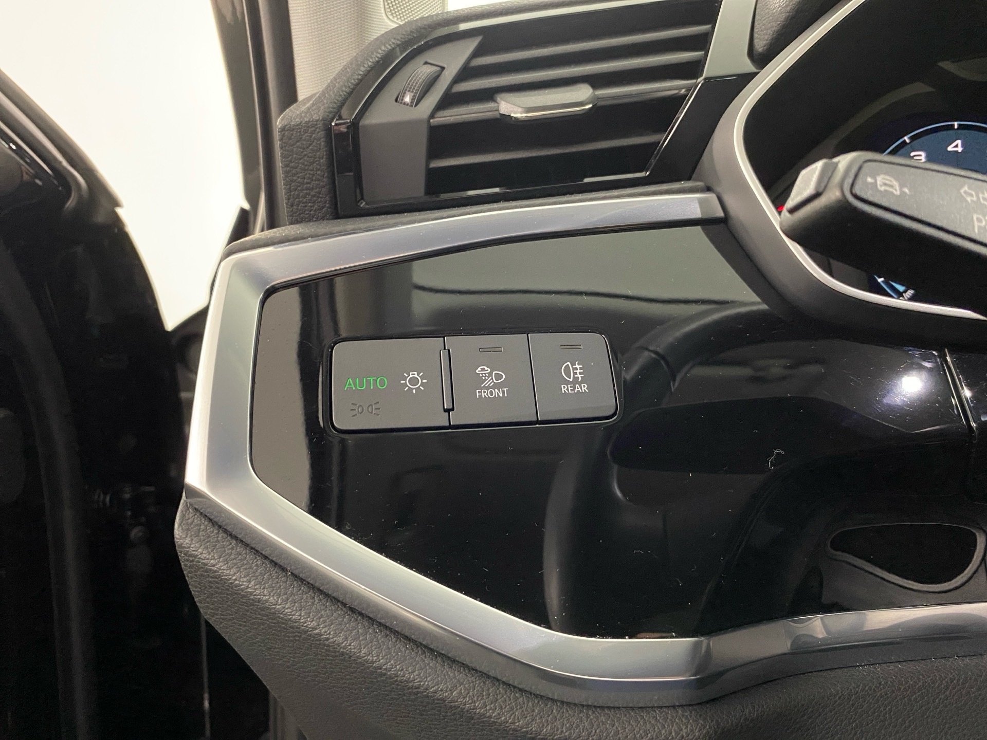 Q3 35 TFSI AHK Navi+ LED 2xKlima AHK AUT KlimaA