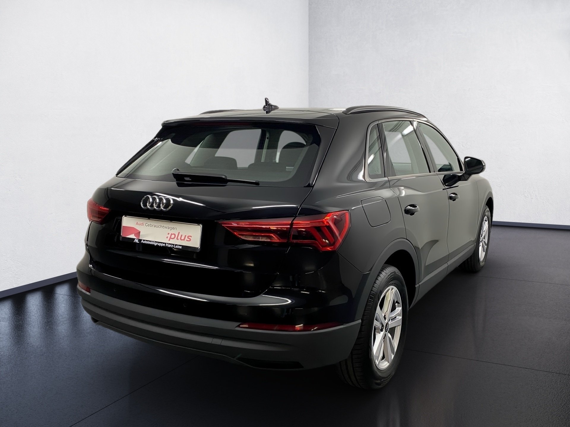 Q3 35 TFSI AHK Navi+ LED 2xKlima AHK AUT KlimaA