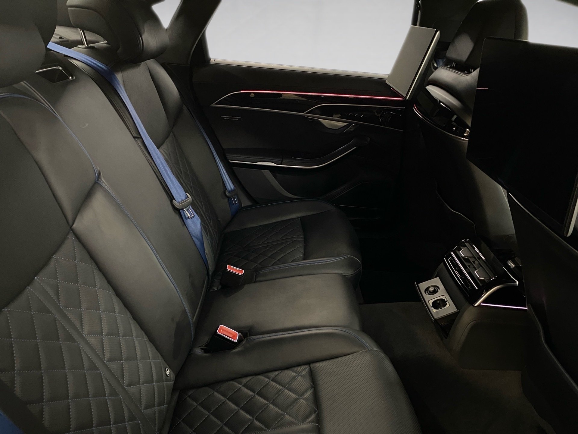 A8 60 TFSI e quattro AHK HuD S line 360 3xKlima