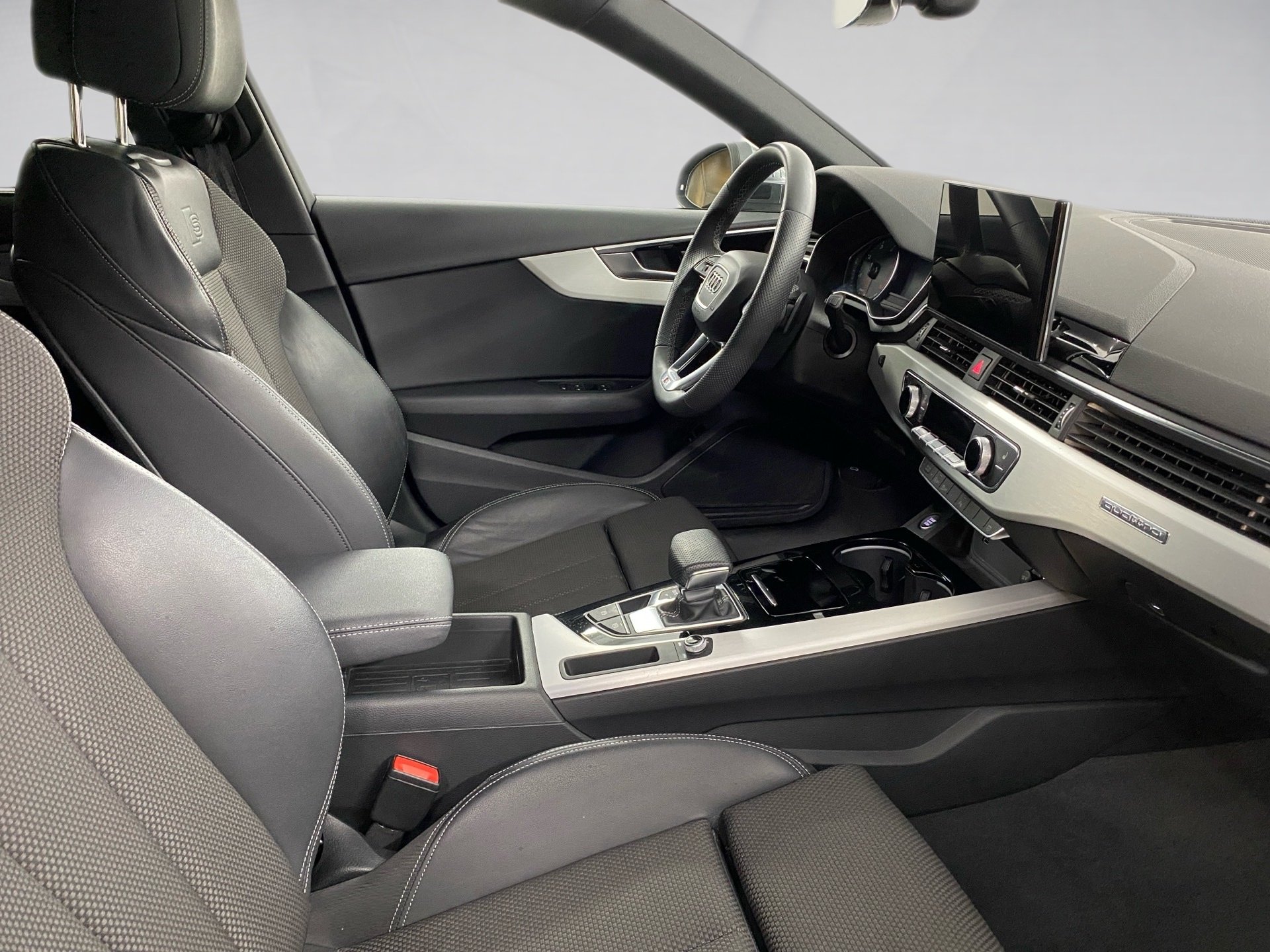 A4 Avant 40 TDI quattro AHK S line Pano ACC AHK