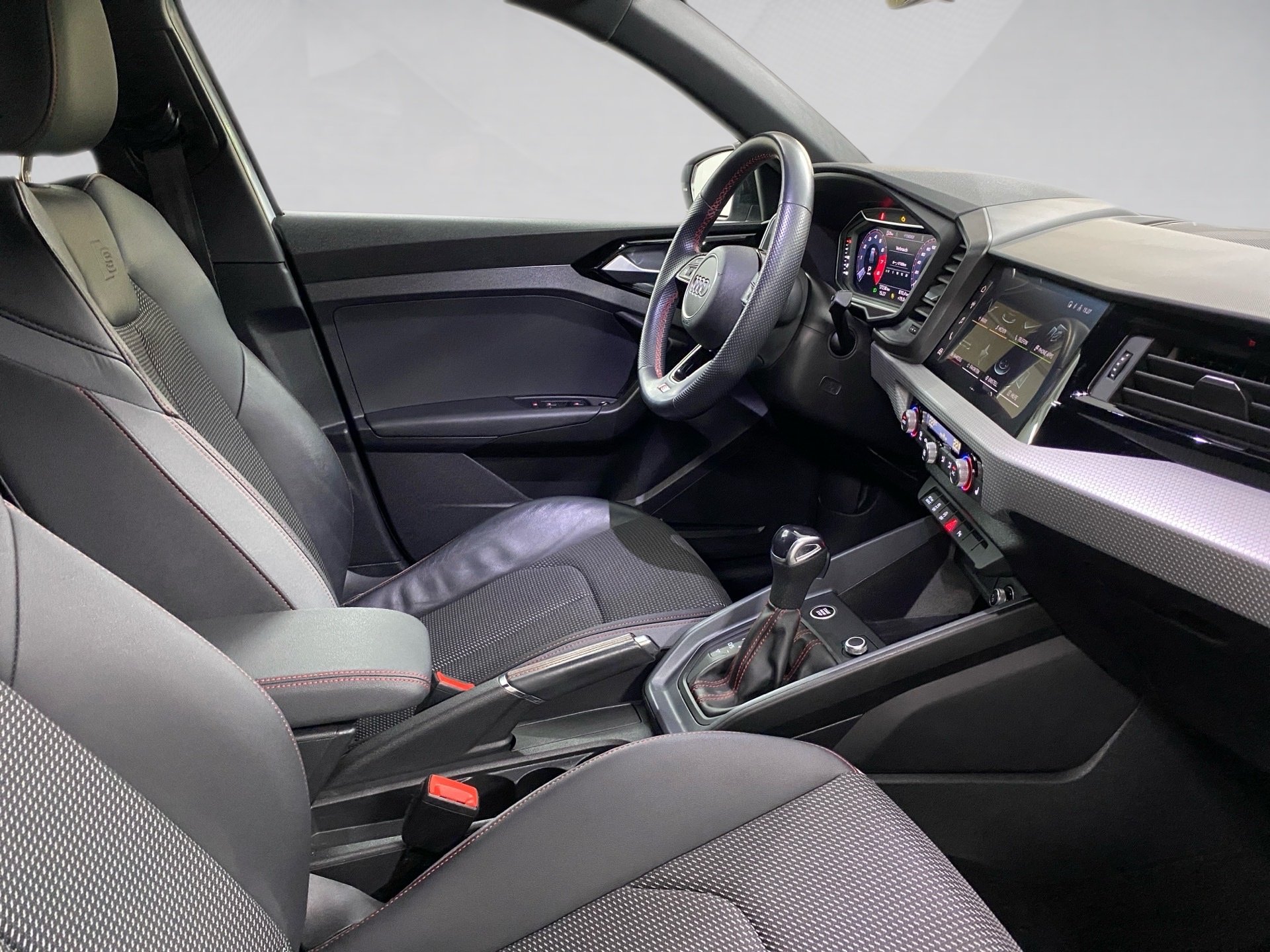 A1 Sportback 30 TFSI S line LED Smartphone Interface
