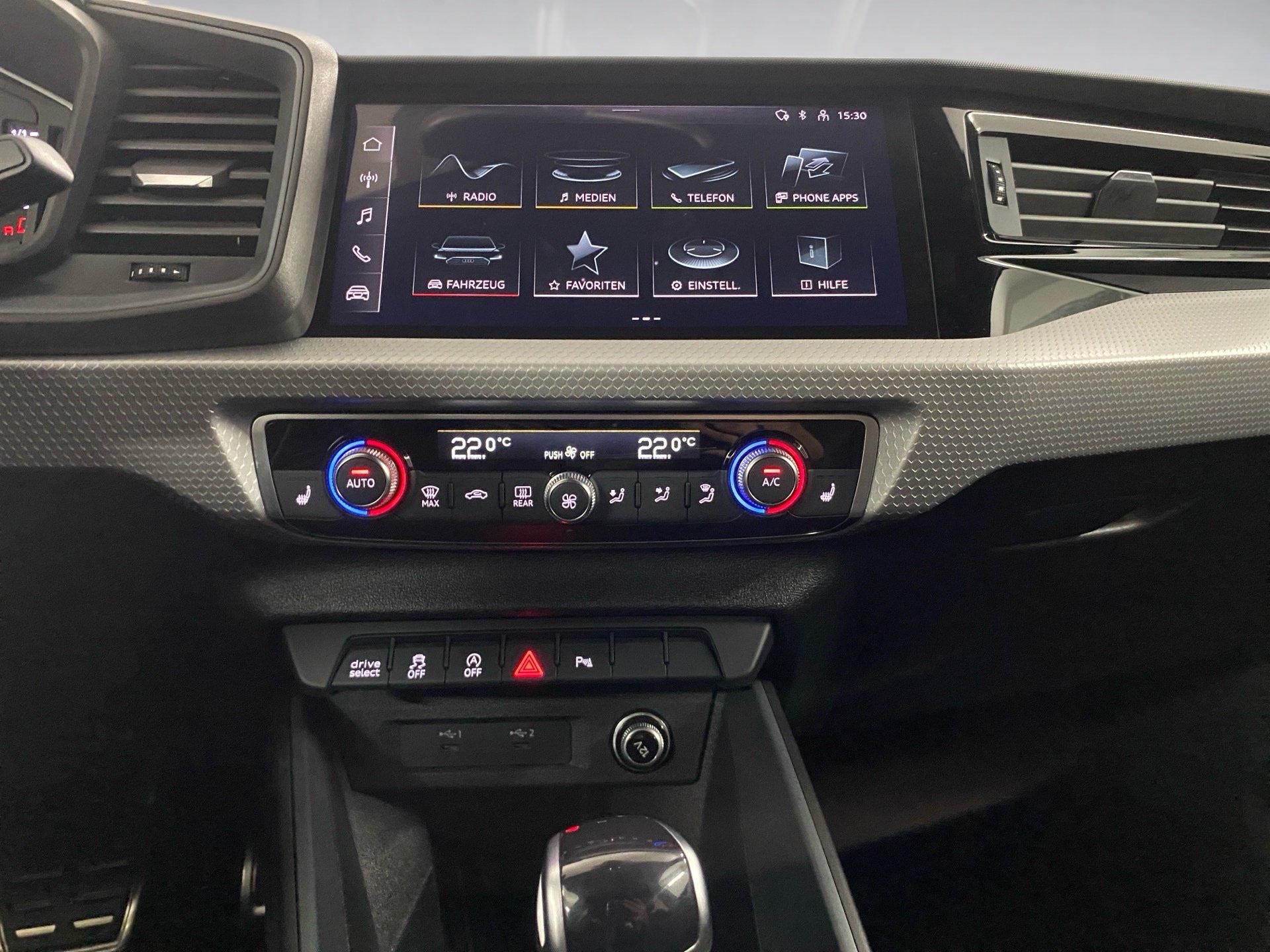 A1 Sportback 30 TFSI S line LED Smartphone Interface
