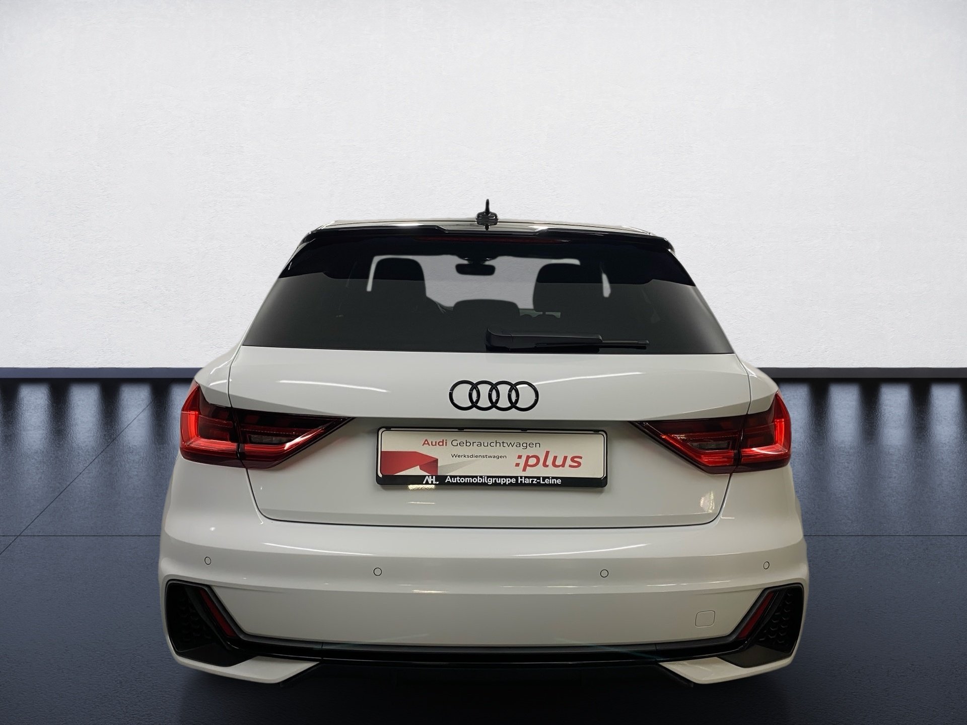 A1 Sportback 30 TFSI S line LED Smartphone Interface