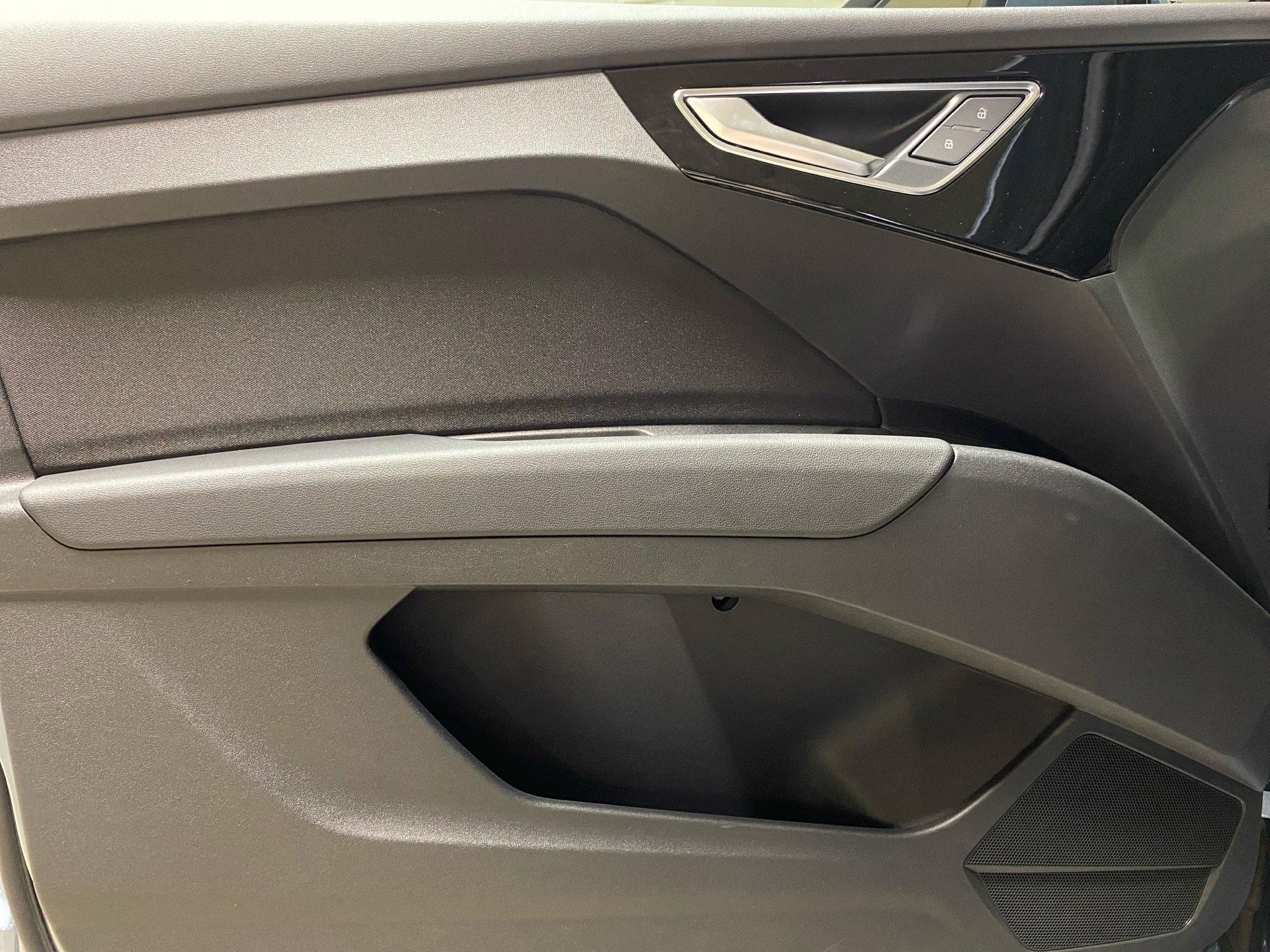 Q4 e-tron 40 e-tron 150 kW Navi plus Pano ACC LM