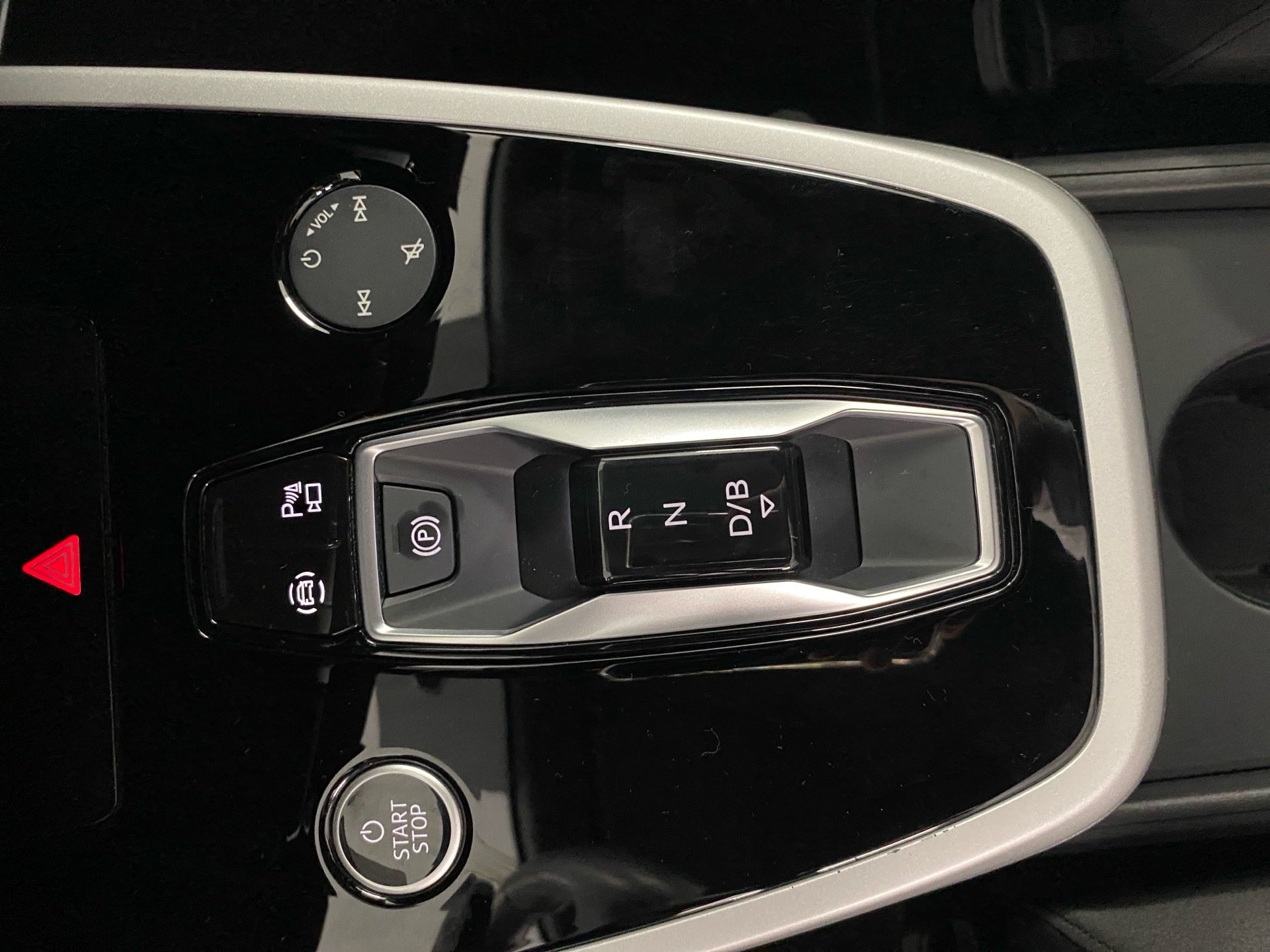 Q4 e-tron 40 e-tron 150 kW Navi plus Pano ACC LM