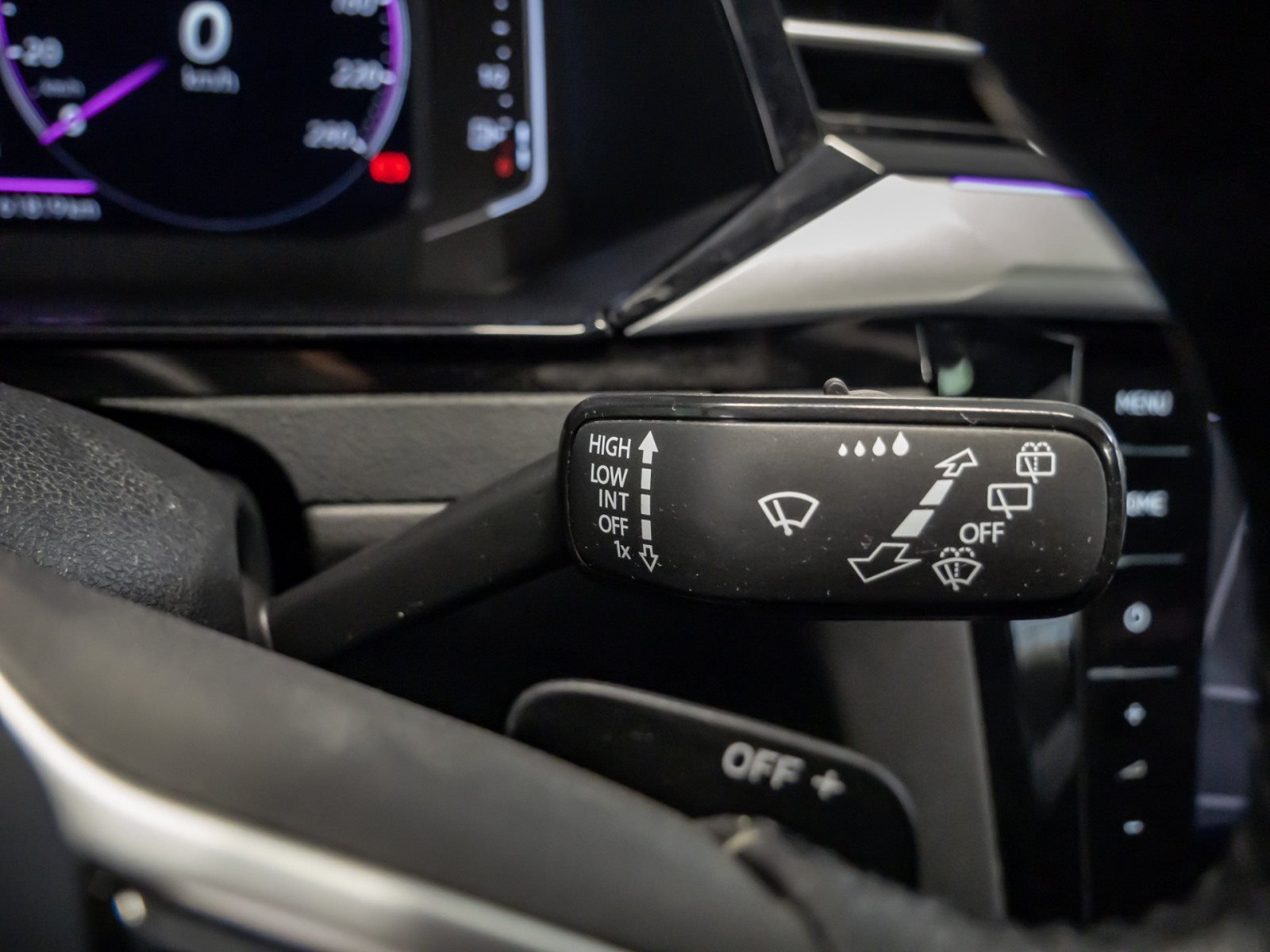 Arteon Shootingbrake R-LINE TSI DSG 4MOTION+ALU 20+HARMAN/KARDON+DCC+360°KAMERA+HUD+STANDHEIZ