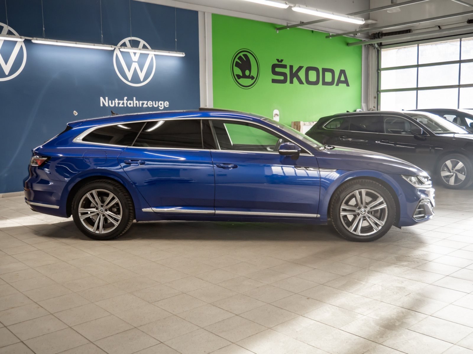 Arteon Shootingbrake R-LINE TSI DSG 4MOTION+ALU 20+HARMAN/KARDON+DCC+360°KAMERA+HUD+STANDHEIZ