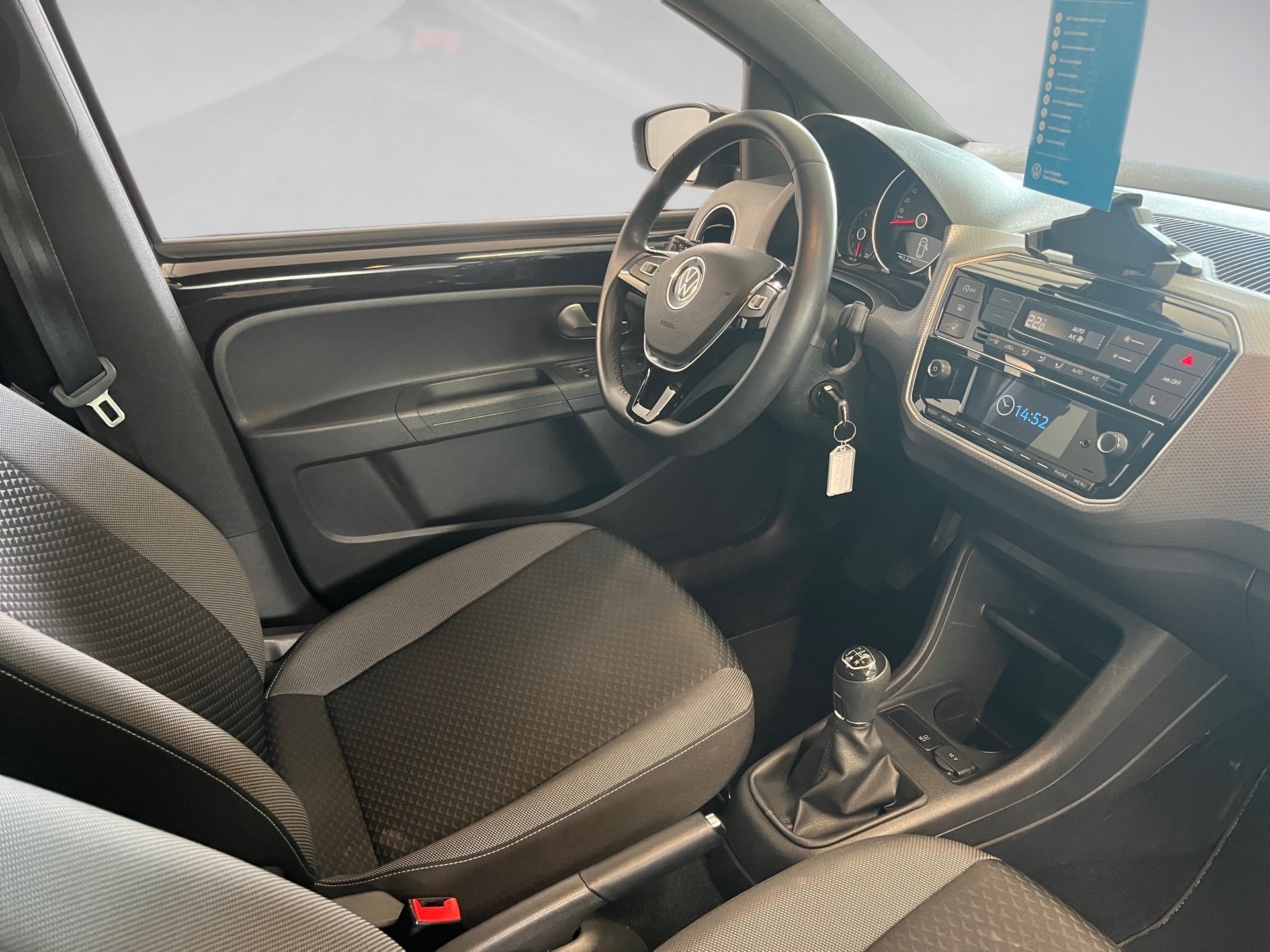 up! ACTIVE+ALU 16+EINPARKHILFE+RÜCKFAHRKAMERA+PLUS-PAKET+SITZHEIZUNG+KLIMA