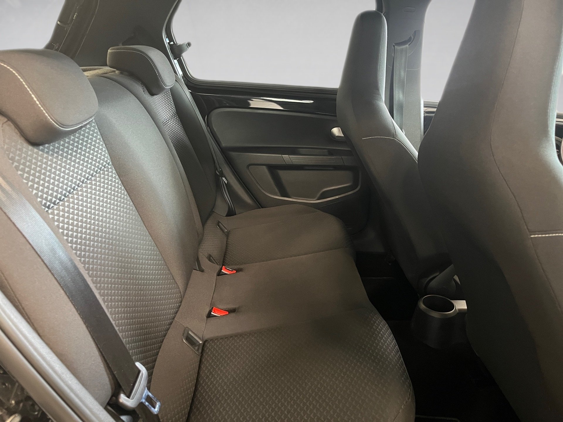 up! ACTIVE+ALU 16+EINPARKHILFE+RÜCKFAHRKAMERA+PLUS-PAKET+SITZHEIZUNG+KLIMA