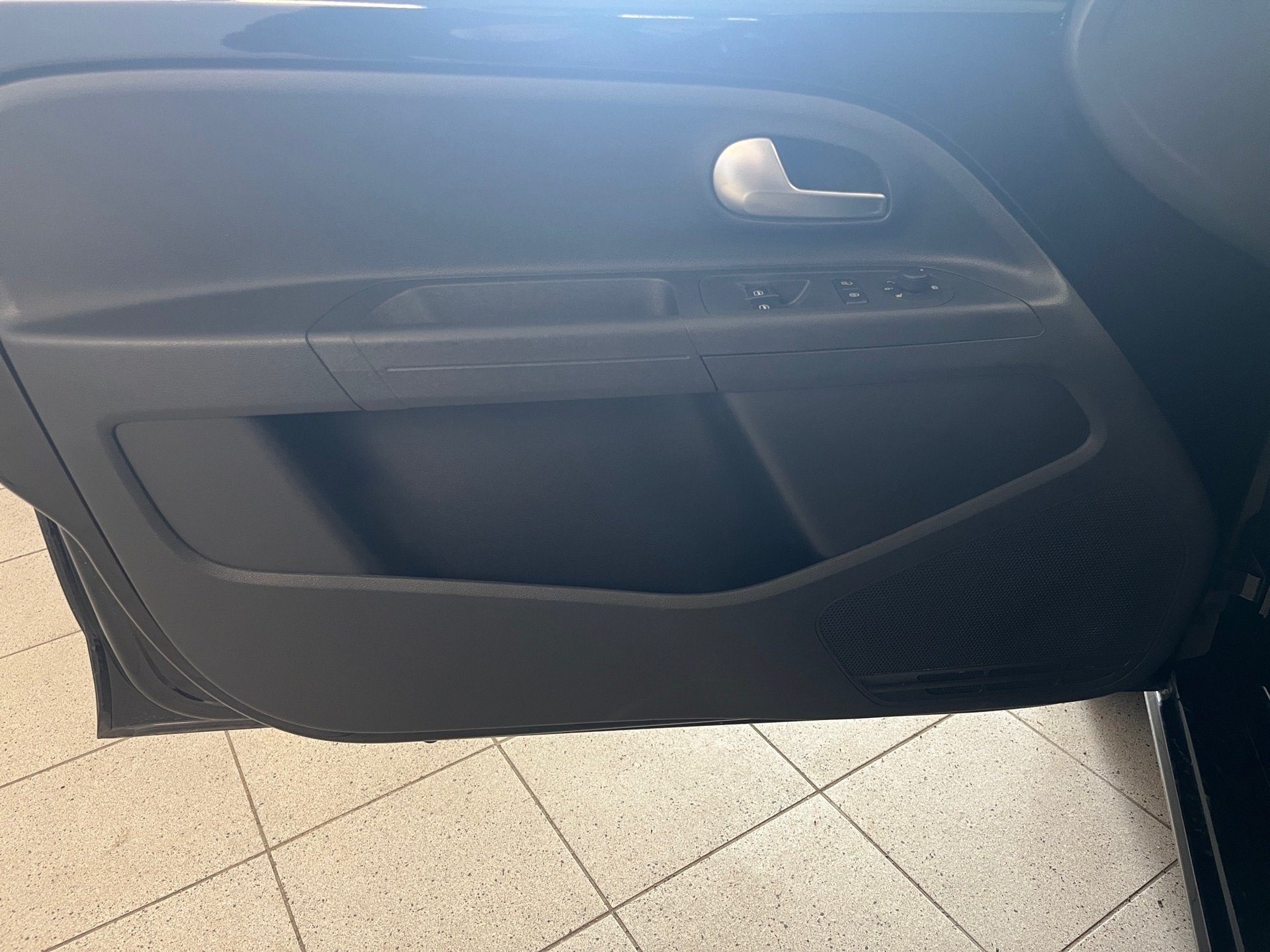 up! ACTIVE+ALU 16+EINPARKHILFE+RÜCKFAHRKAMERA+PLUS-PAKET+SITZHEIZUNG+KLIMA