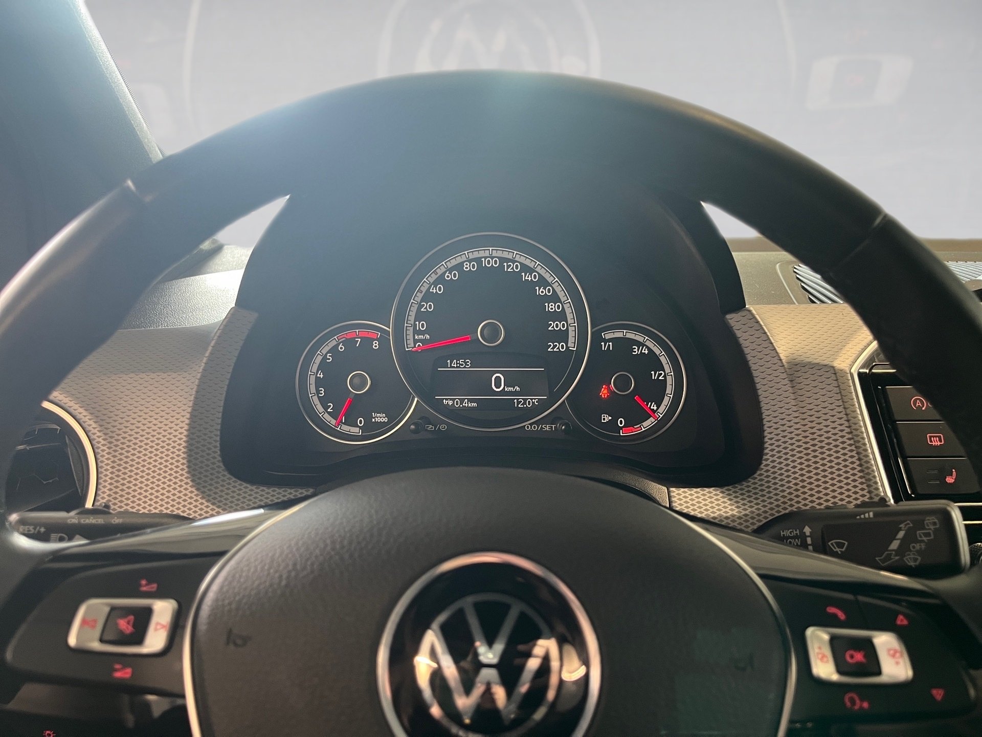 up! ACTIVE+ALU 16+EINPARKHILFE+RÜCKFAHRKAMERA+PLUS-PAKET+SITZHEIZUNG+KLIMA