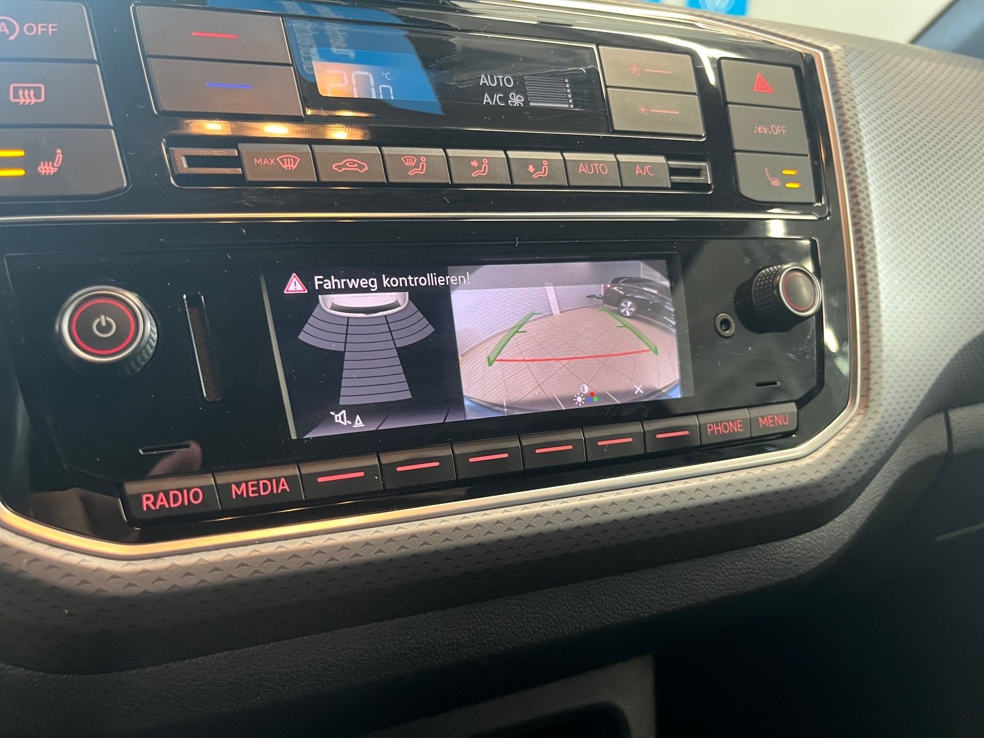 up! ACTIVE+ALU 16+EINPARKHILFE+RÜCKFAHRKAMERA+PLUS-PAKET+SITZHEIZUNG+KLIMA