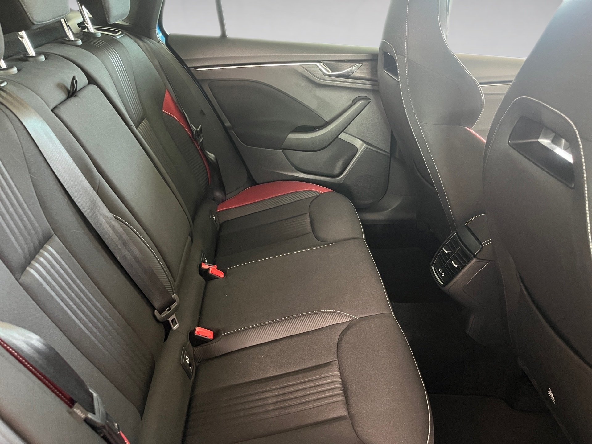 Kamiq MONTE CARLO TSI DSG+ALU 18+AHK+PANO+ACC+NAVI+LED+RÜCKFAHRKAMERA+SIDE ASS