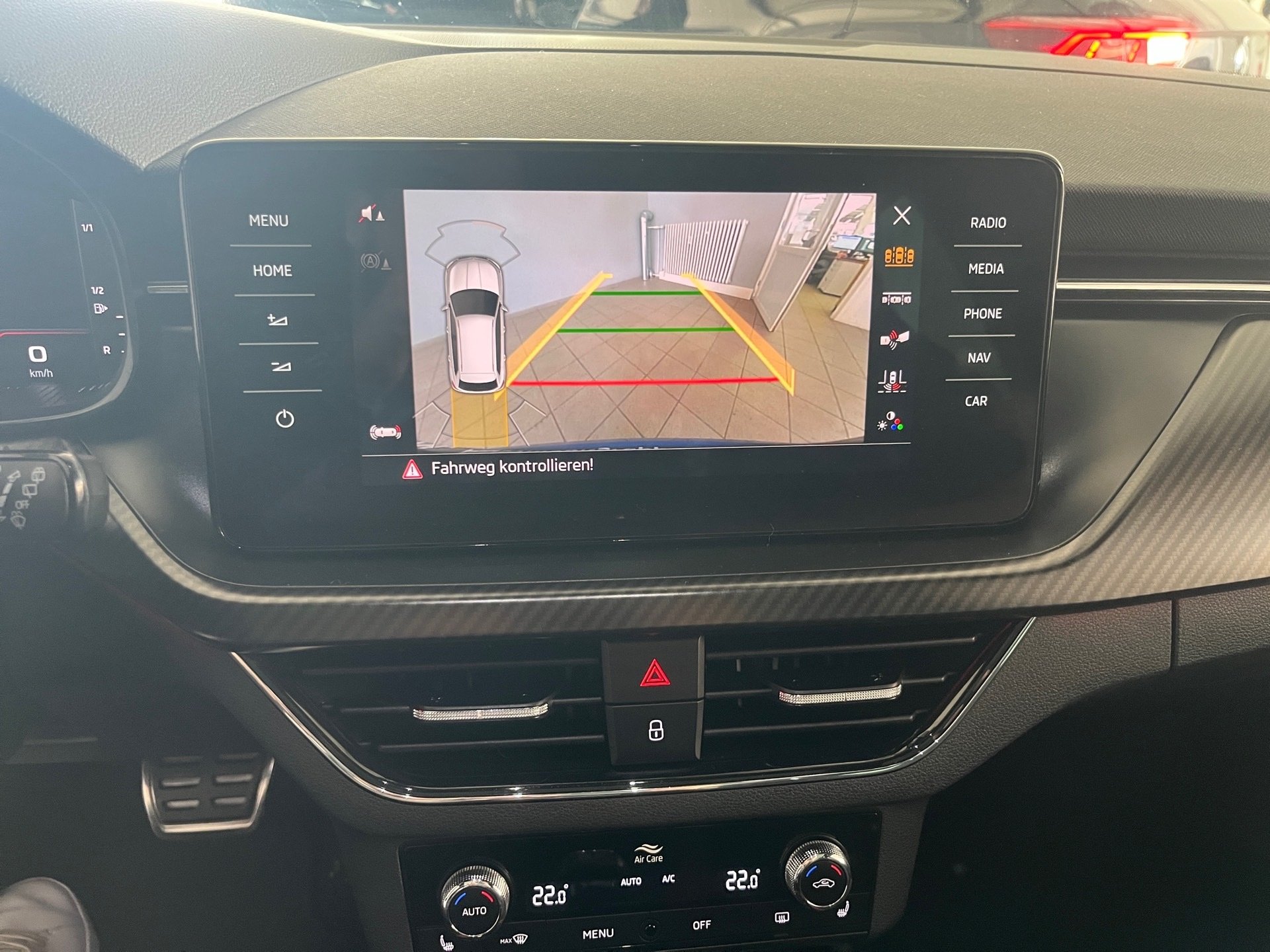 Kamiq MONTE CARLO TSI DSG+ALU 18+AHK+PANO+ACC+NAVI+LED+RÜCKFAHRKAMERA+SIDE ASS