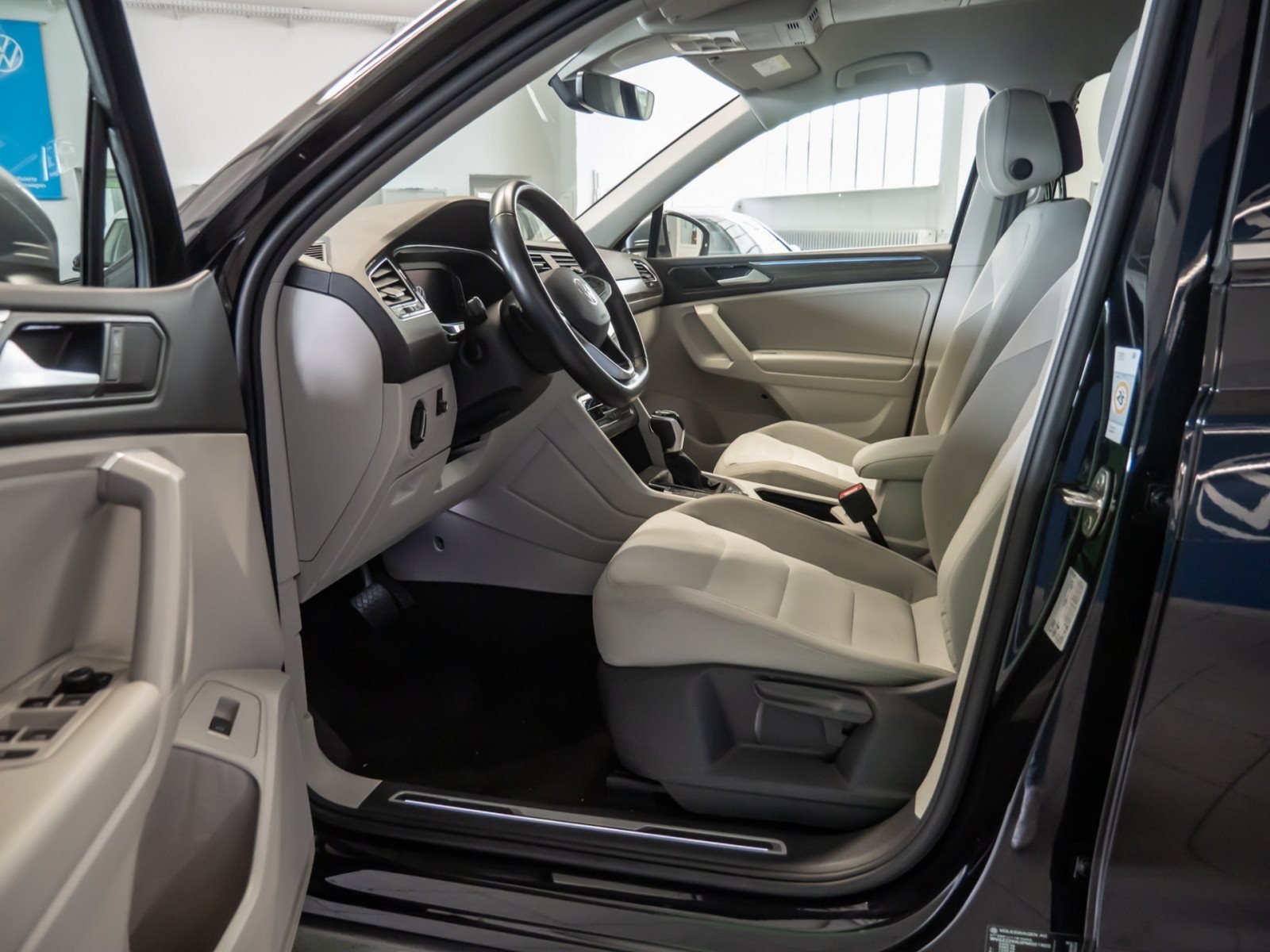 Tiguan Allspace ELEGANCE TDI DSG+ACC+RÜCKFAHRKAMERA+APPCONNECT+LED+HEAD UP DISPLAY+KOMFORT