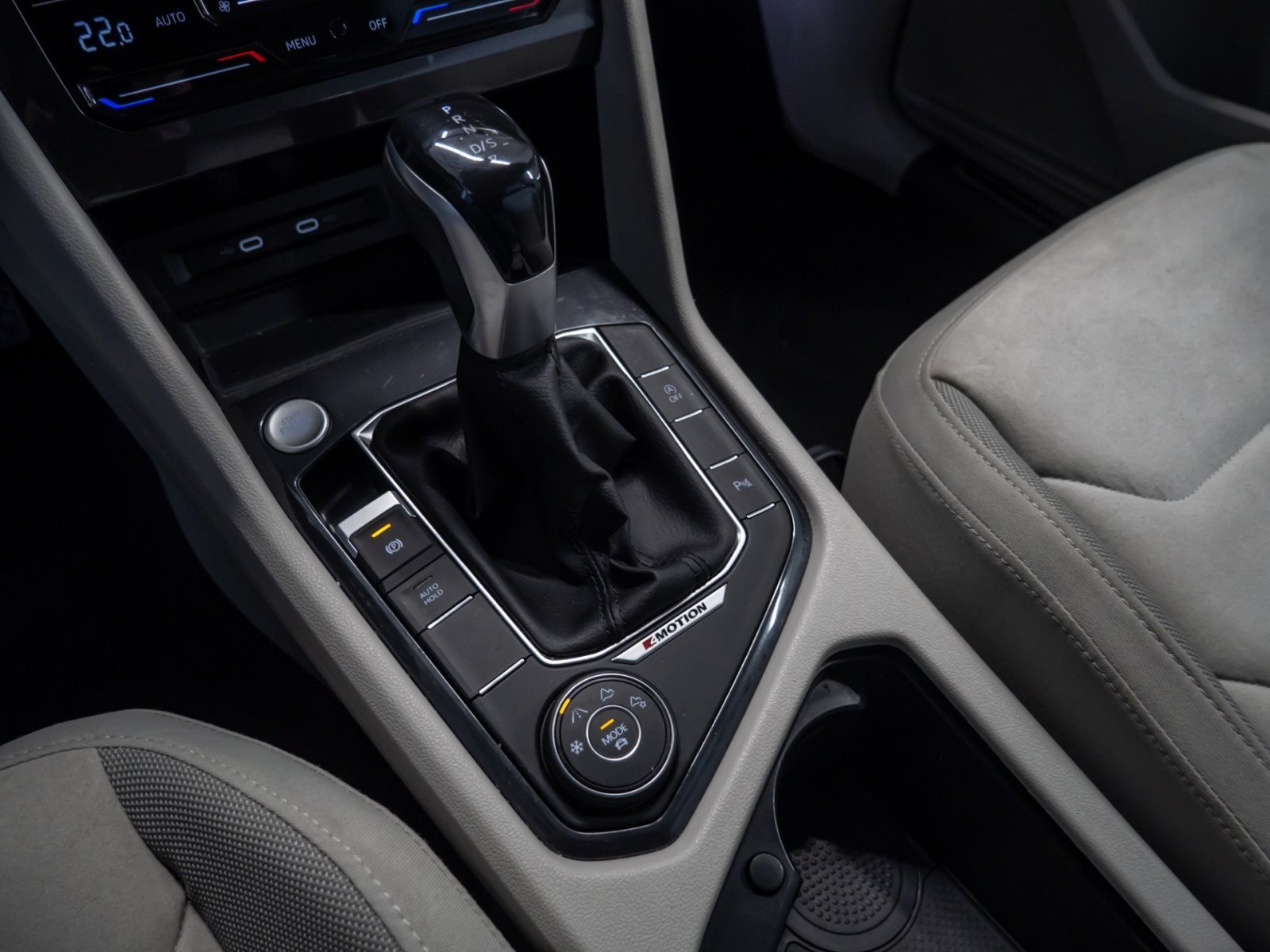 Tiguan Allspace ELEGANCE TDI DSG+ACC+RÜCKFAHRKAMERA+APPCONNECT+LED+HEAD UP DISPLAY+KOMFORT